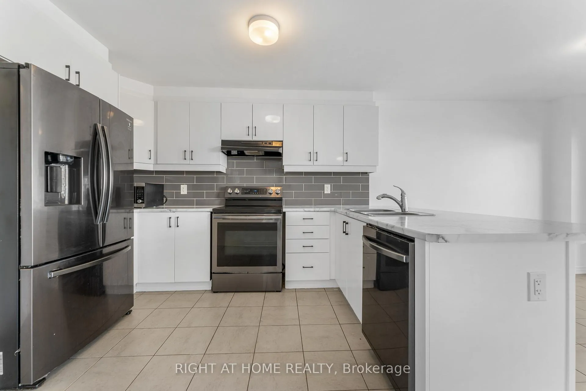 Photo 22 of 47 Mudminnow Crescent, Ottawa, Avalon West — HOMEH