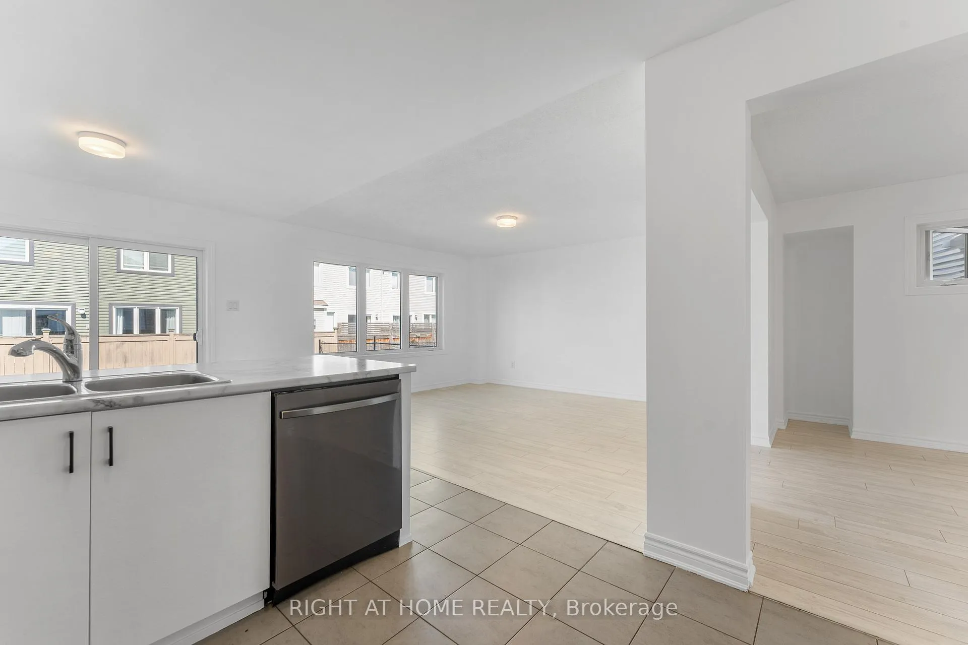 Photo 25 of 47 Mudminnow Crescent, Ottawa, Avalon West — HOMEH
