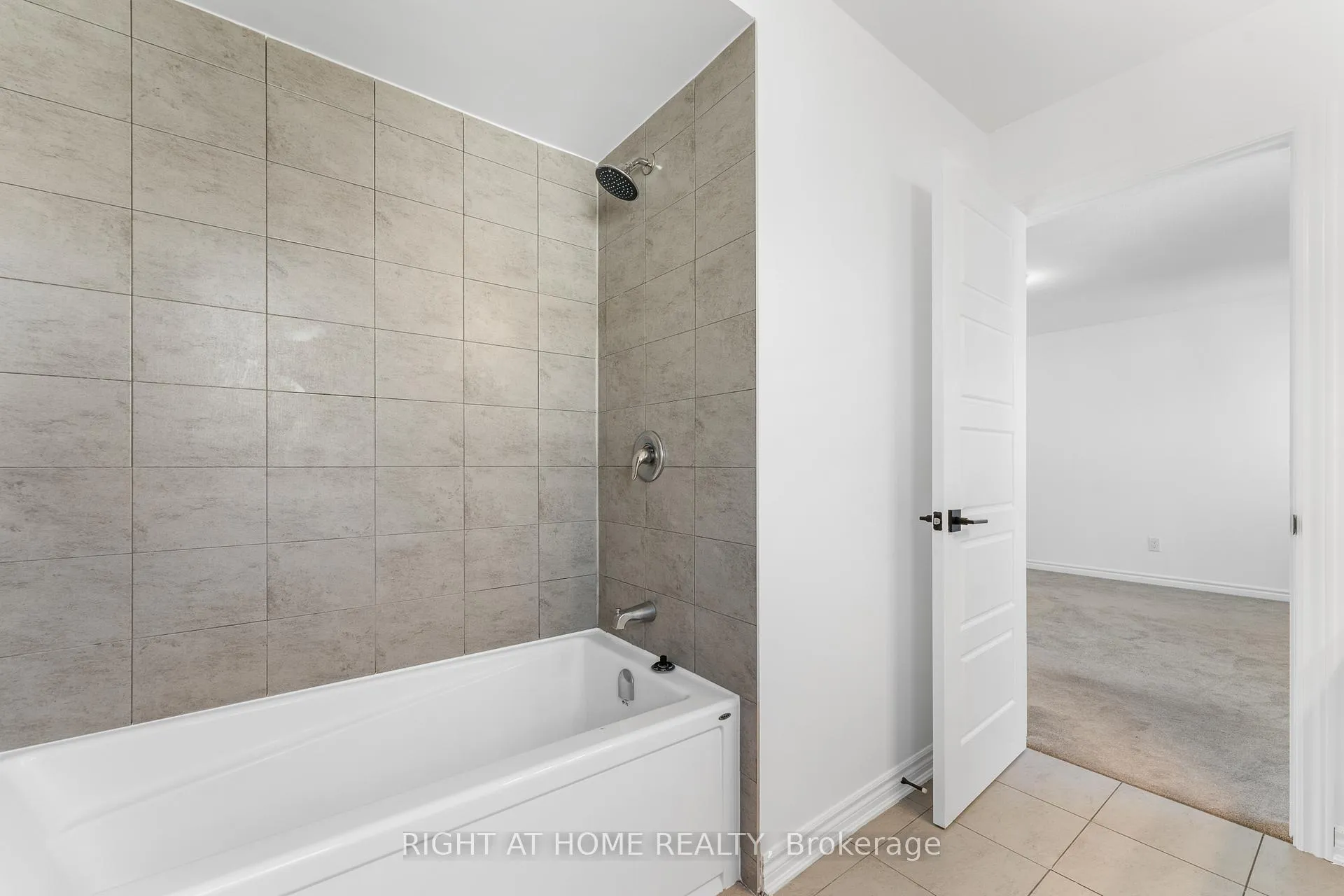 Photo 33 of 47 Mudminnow Crescent, Ottawa, Avalon West — HOMEH