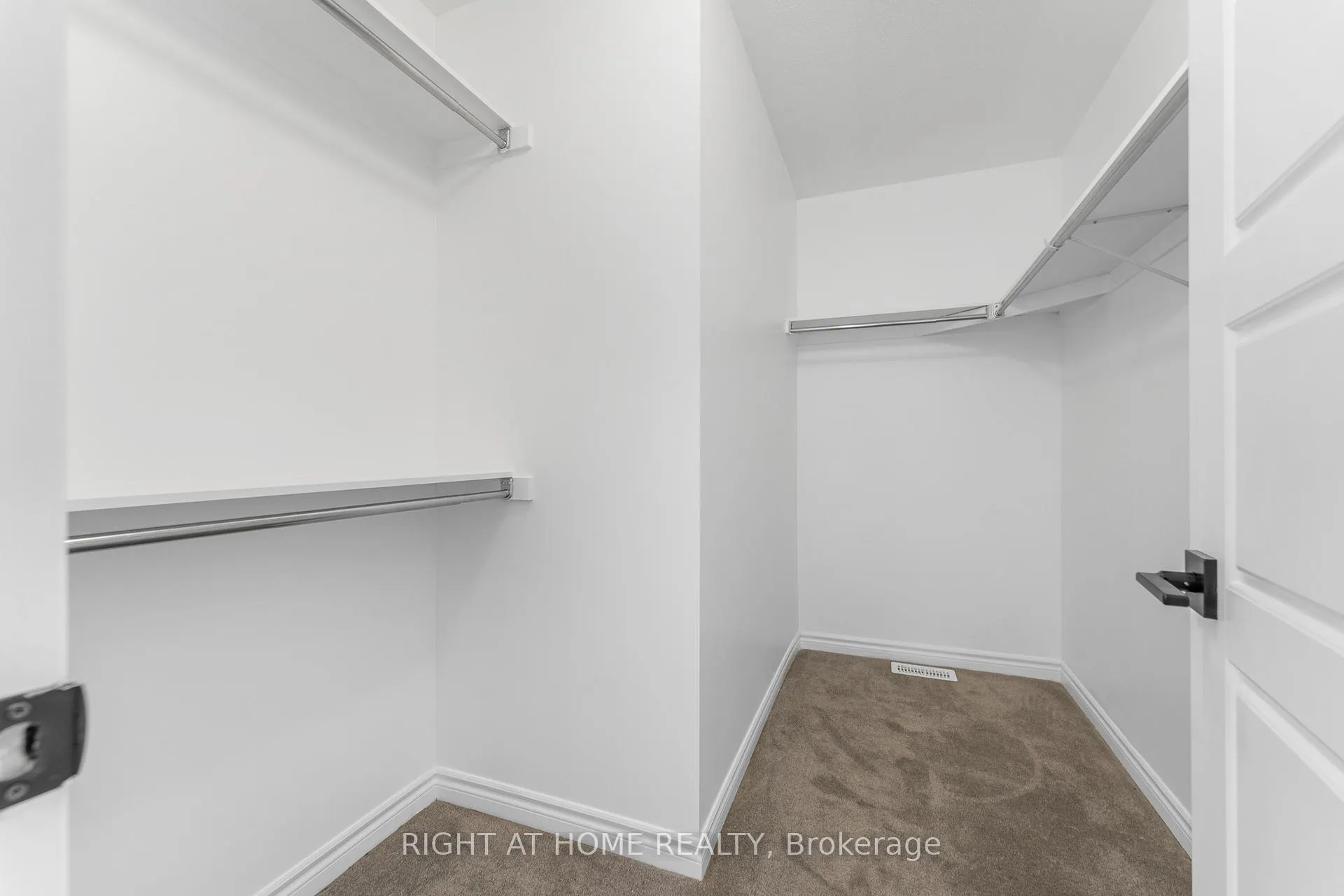 Photo 34 of 47 Mudminnow Crescent, Ottawa, Avalon West — HOMEH