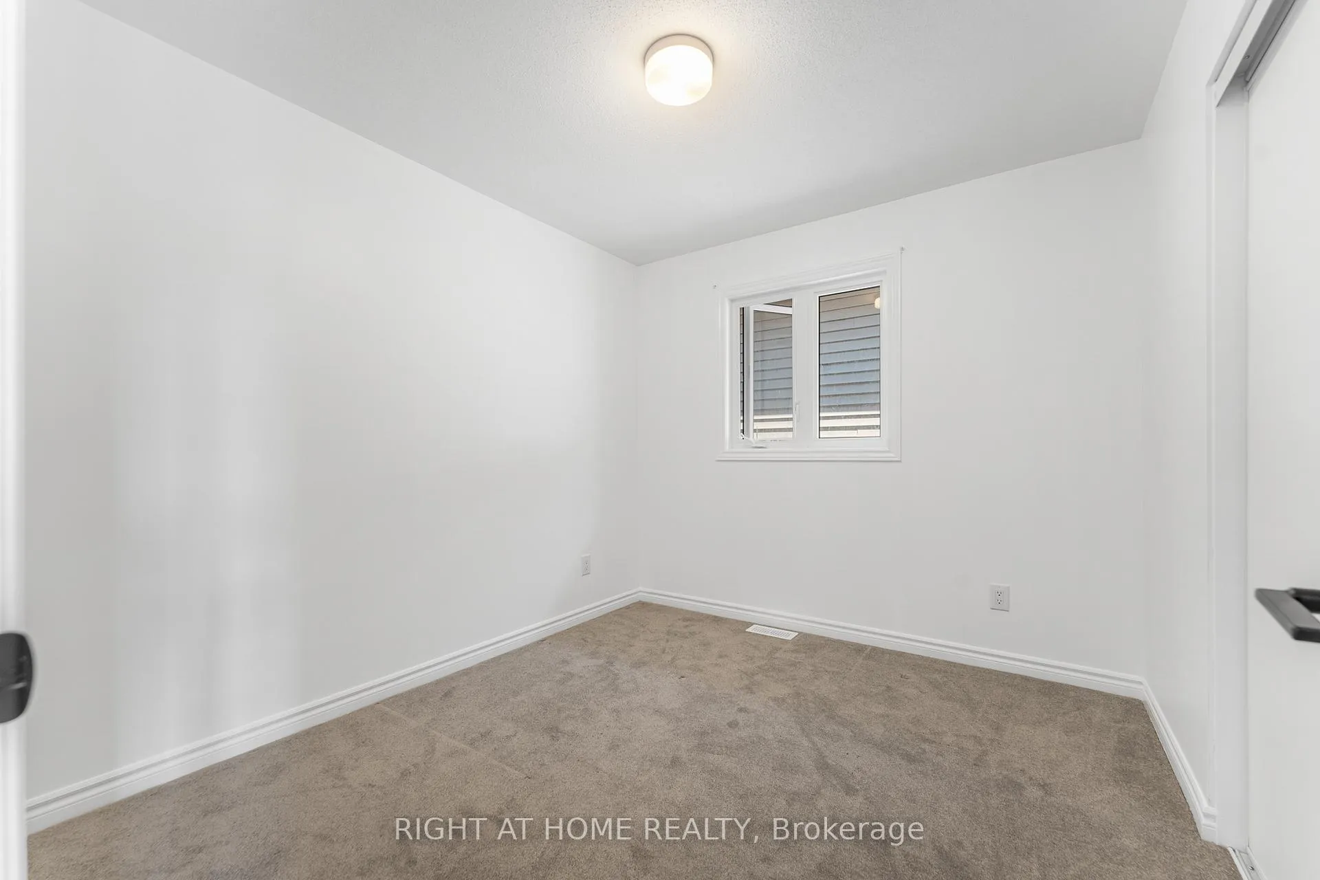 Photo 35 of 47 Mudminnow Crescent, Ottawa, Avalon West — HOMEH