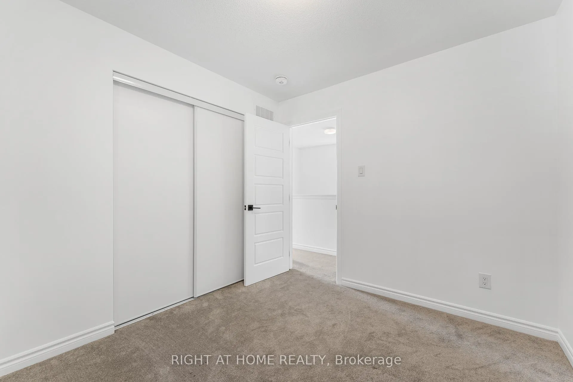 Photo 36 of 47 Mudminnow Crescent, Ottawa, Avalon West — HOMEH