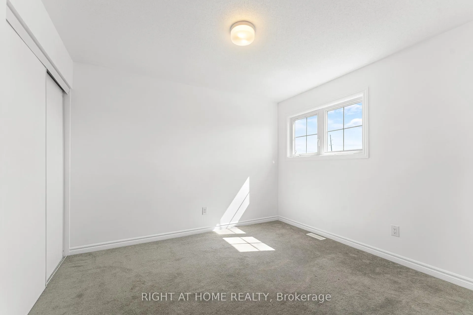Photo 37 of 47 Mudminnow Crescent, Ottawa, Avalon West — HOMEH