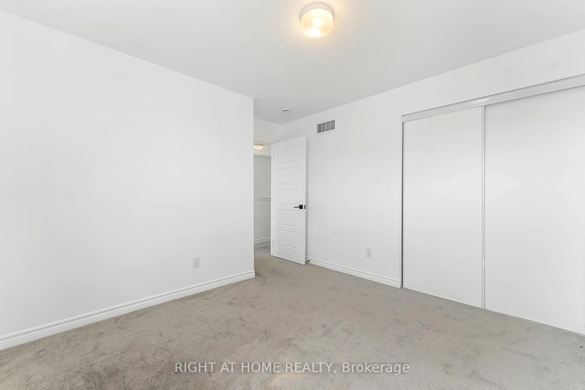 Photo 38 of 47 Mudminnow Crescent, Ottawa, Avalon West — HOMEH