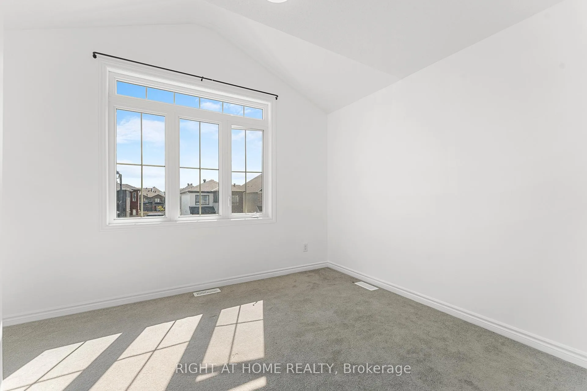 Photo 39 of 47 Mudminnow Crescent, Ottawa, Avalon West — HOMEH