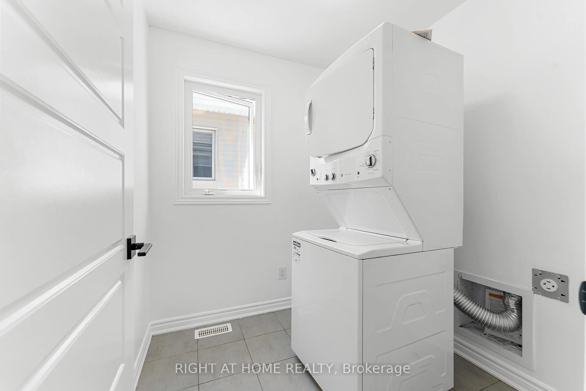 Photo 41 of 47 Mudminnow Crescent, Ottawa, Avalon West — HOMEH