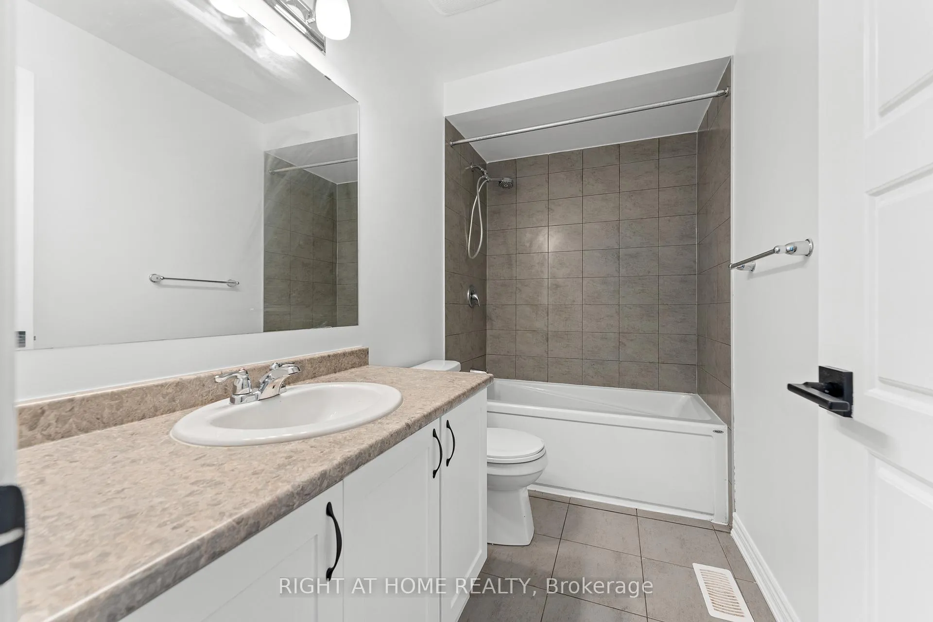 Photo 42 of 47 Mudminnow Crescent, Ottawa, Avalon West — HOMEH