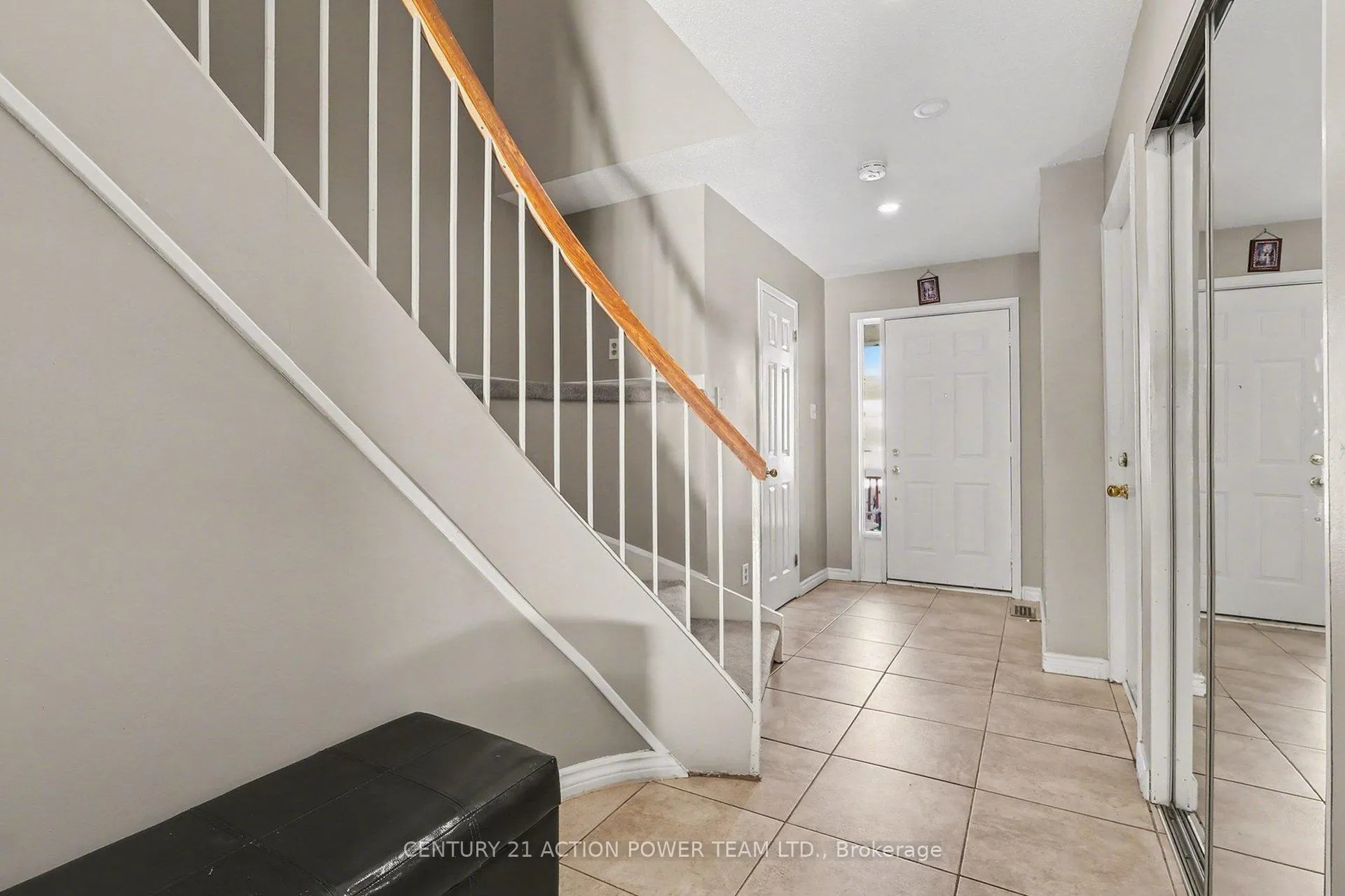 Photo 5 of 82 Burlington Crescent, Ottawa, Hunt Club Park/Greenboro — HOMEH