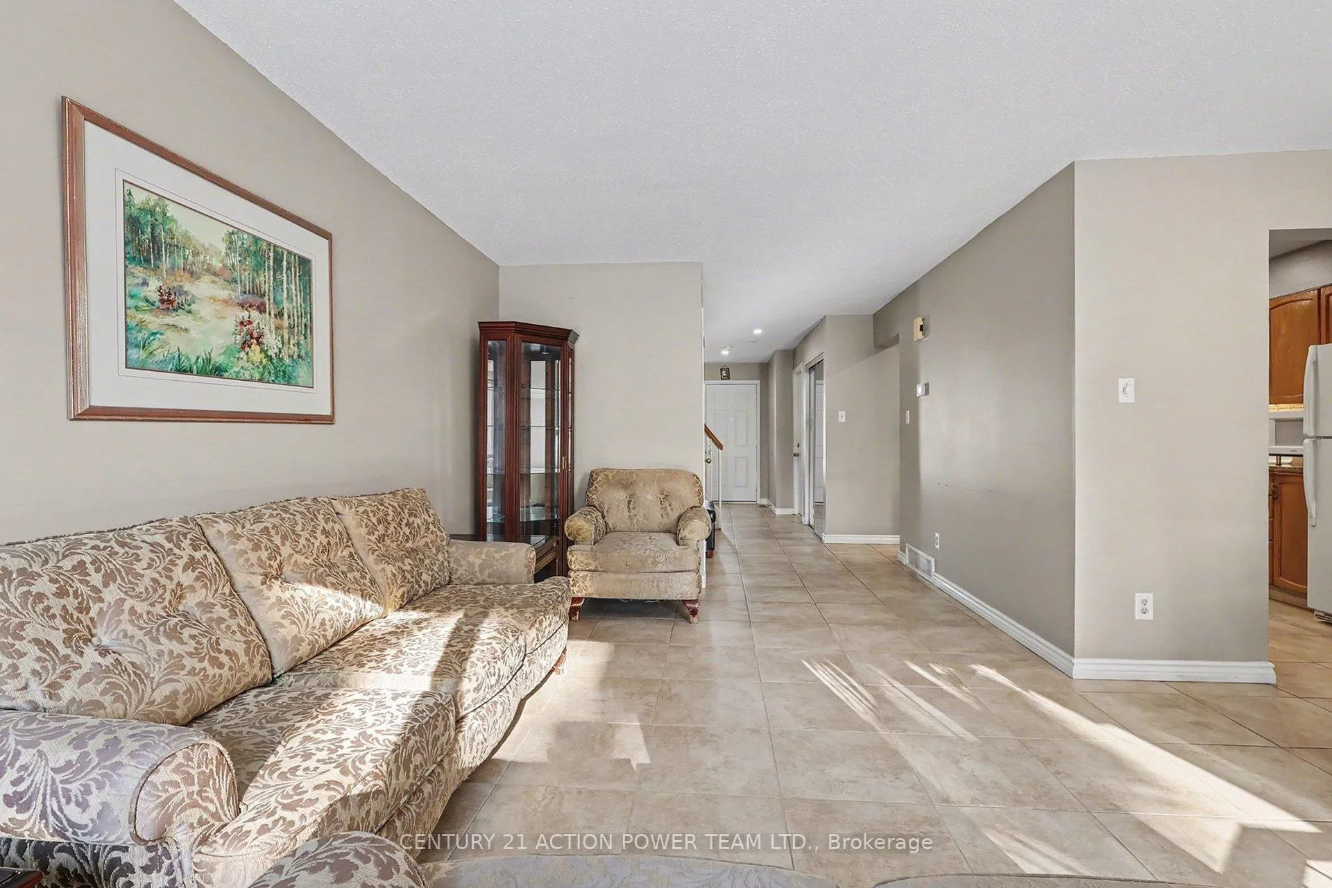 Photo 9 of 82 Burlington Crescent, Ottawa, Hunt Club Park/Greenboro — HOMEH