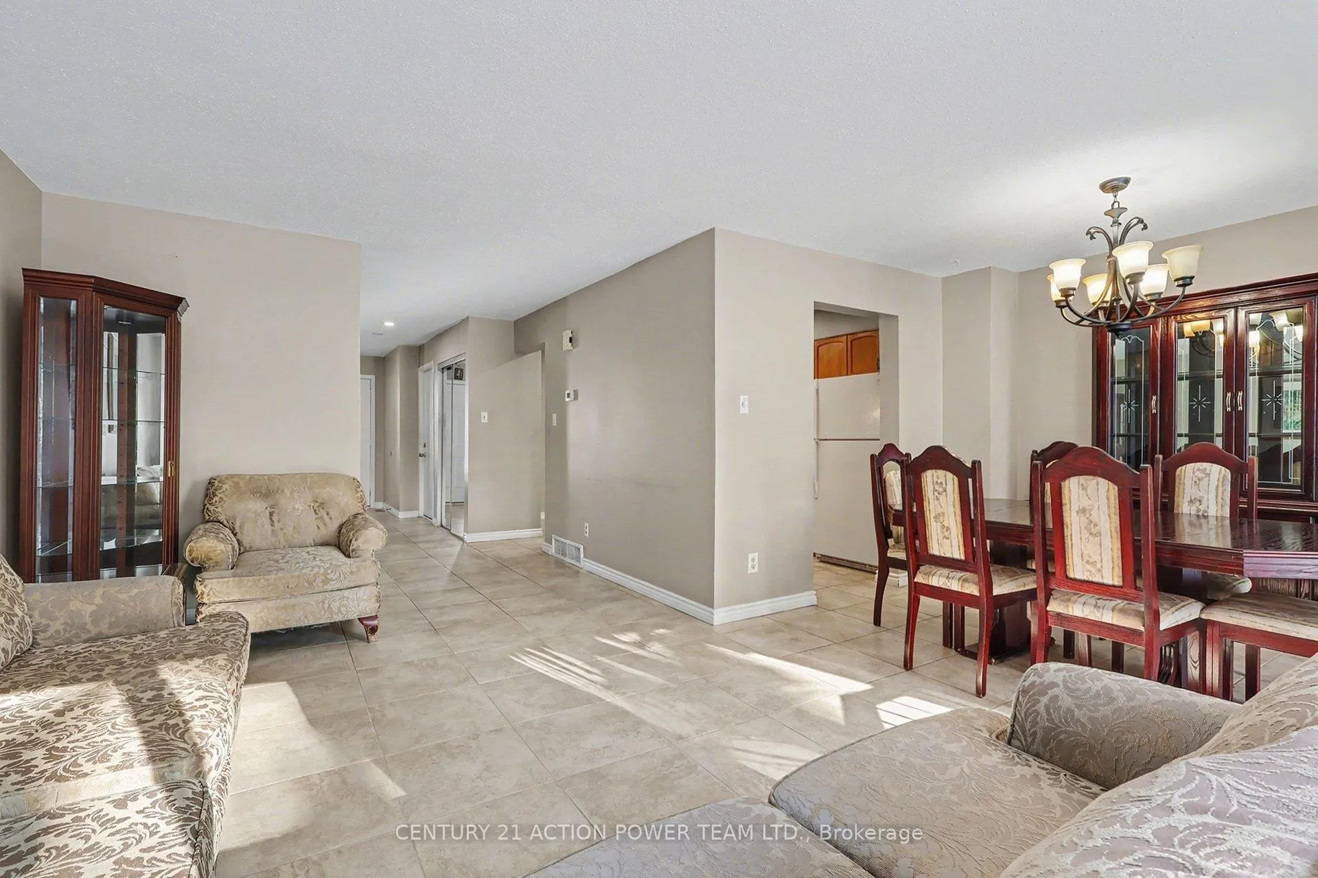 Photo 10 of 82 Burlington Crescent, Ottawa, Hunt Club Park/Greenboro — HOMEH