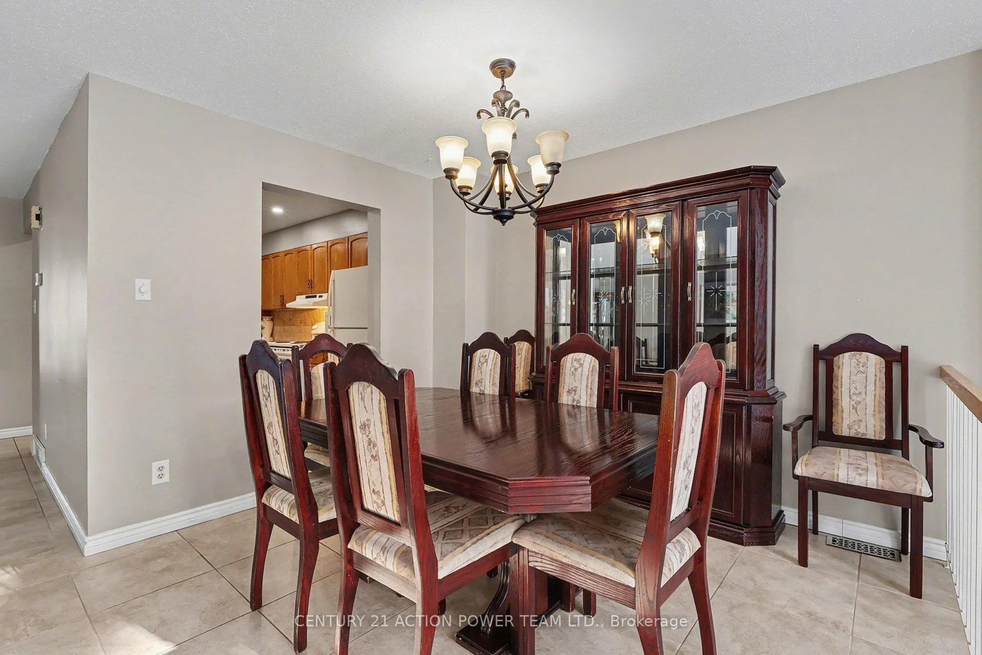 Photo 12 of 82 Burlington Crescent, Ottawa, Hunt Club Park/Greenboro — HOMEH