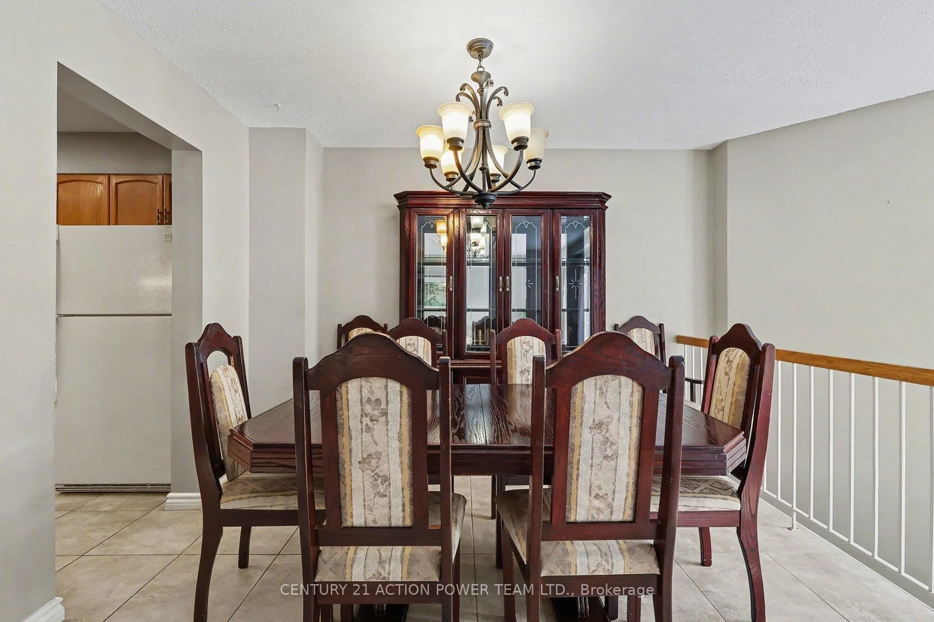 Photo 15 of 82 Burlington Crescent, Ottawa, Hunt Club Park/Greenboro — HOMEH