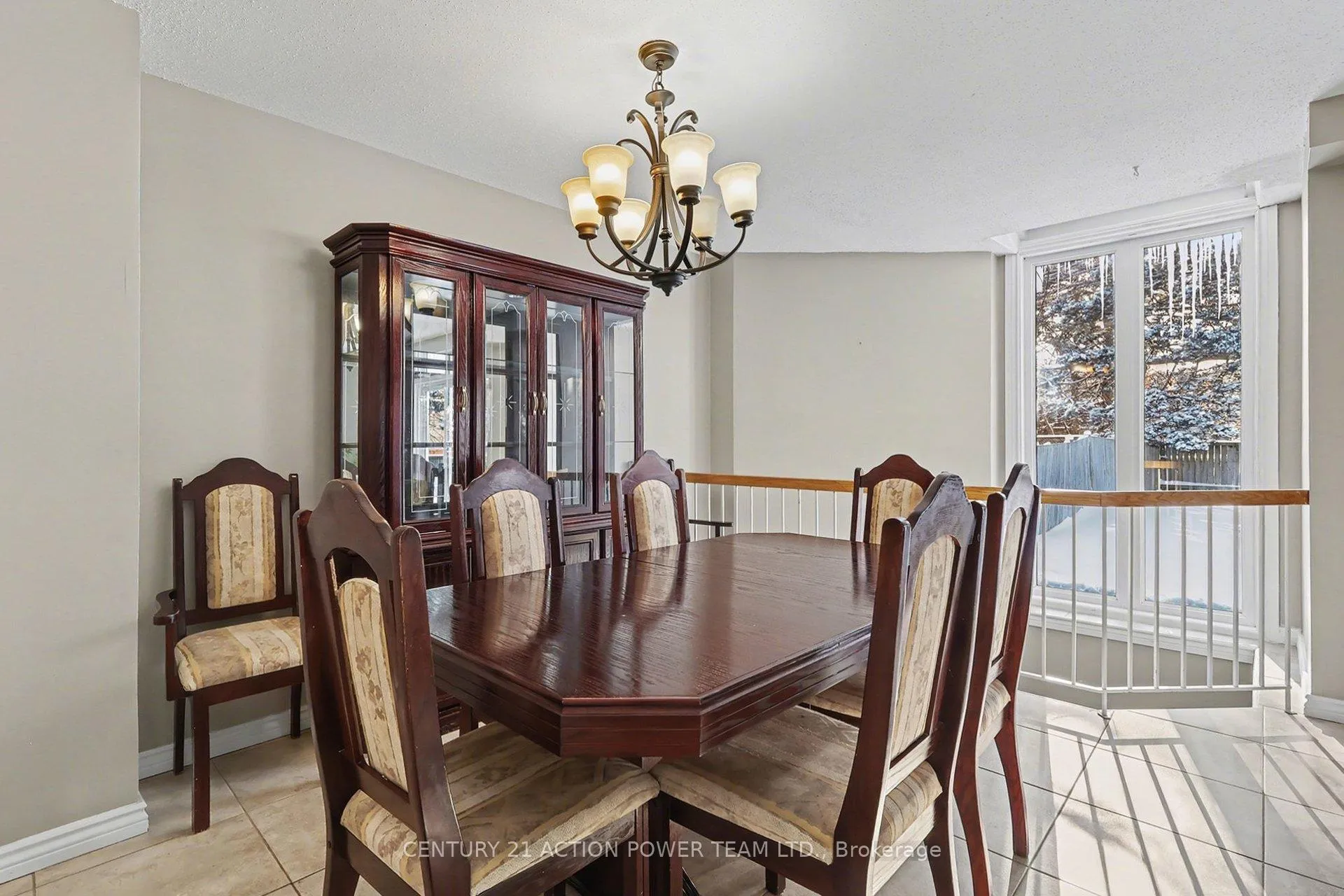Photo 16 of 82 Burlington Crescent, Ottawa, Hunt Club Park/Greenboro — HOMEH