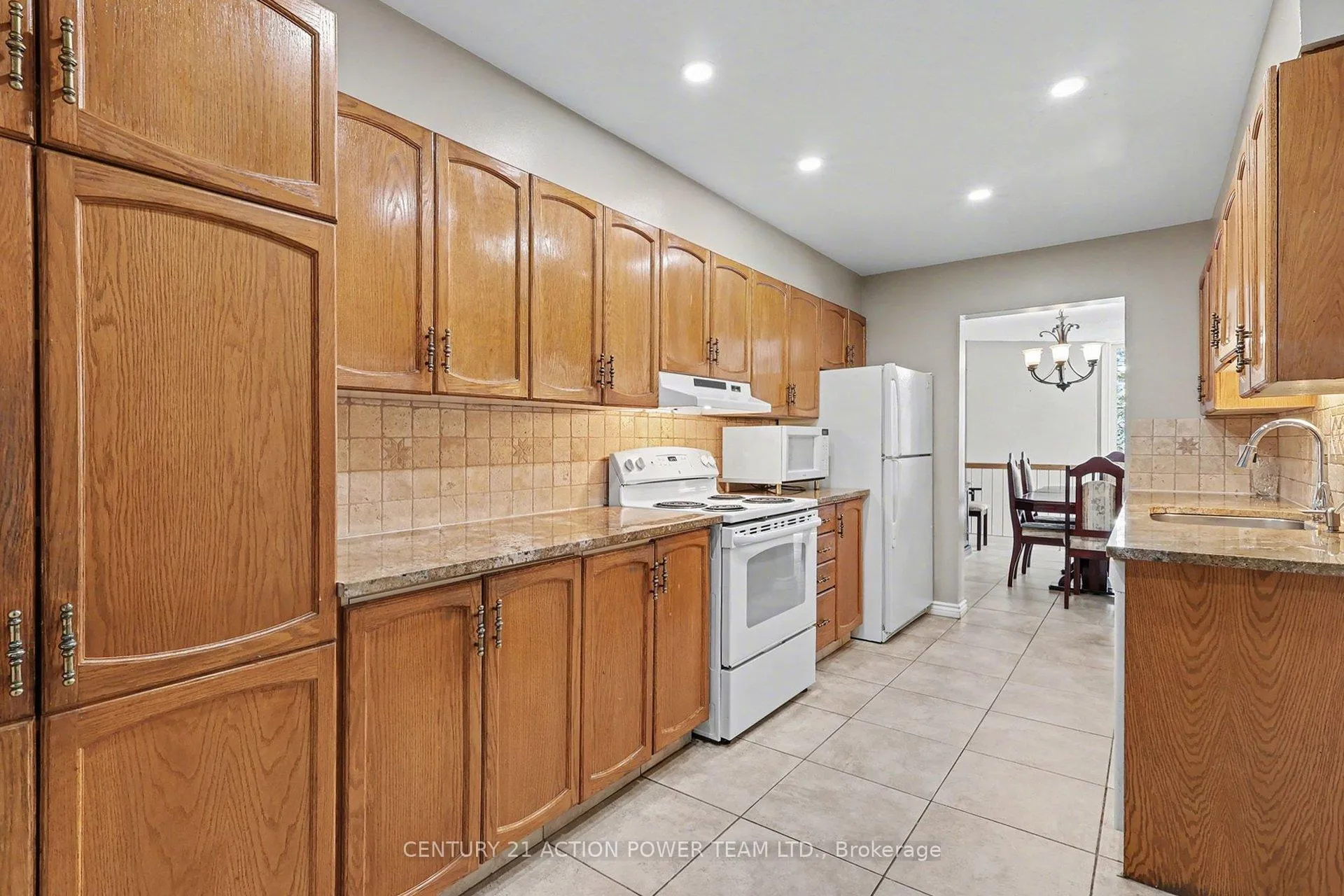 Photo 20 of 82 Burlington Crescent, Ottawa, Hunt Club Park/Greenboro — HOMEH