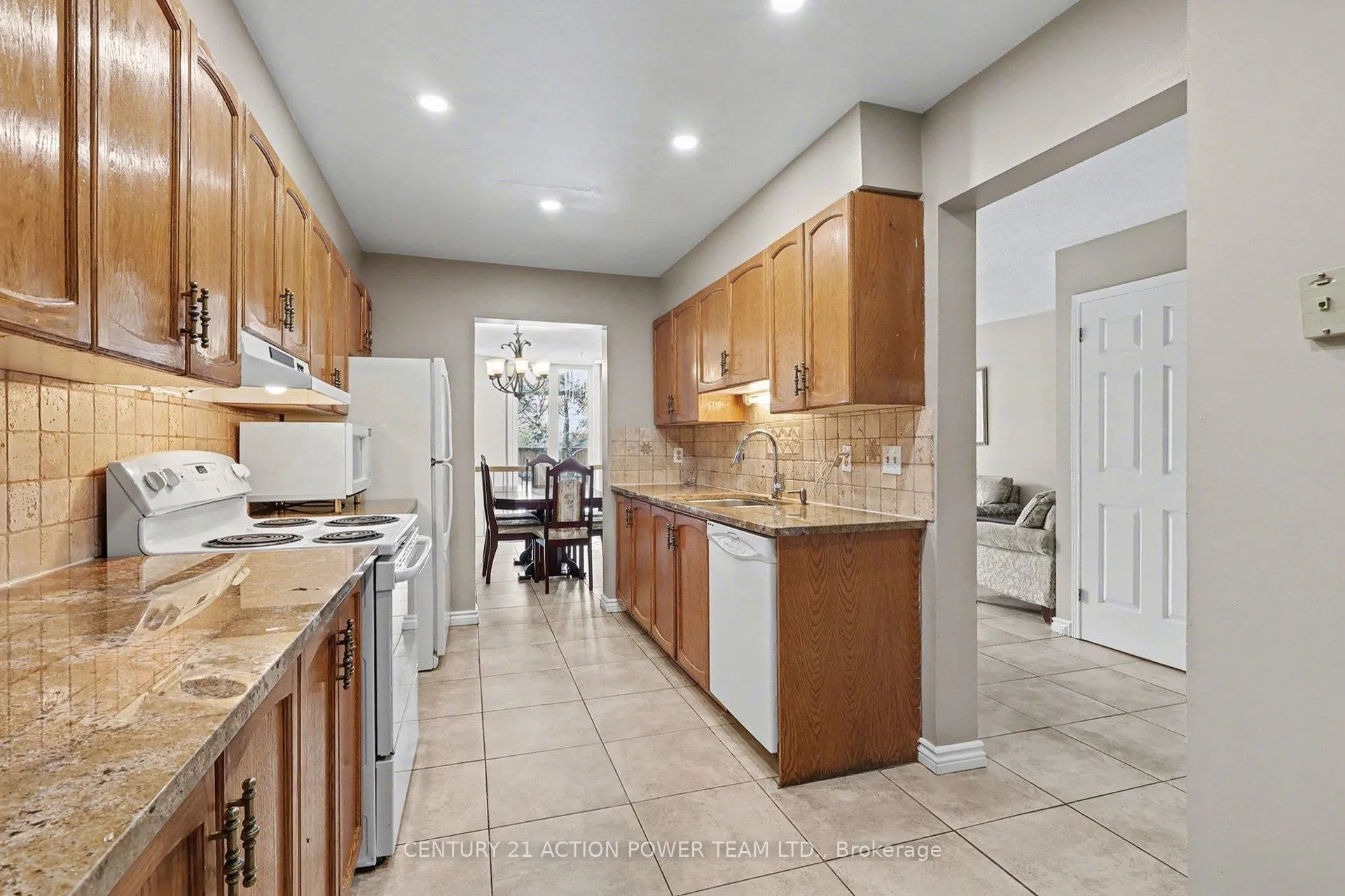 Photo 21 of 82 Burlington Crescent, Ottawa, Hunt Club Park/Greenboro — HOMEH
