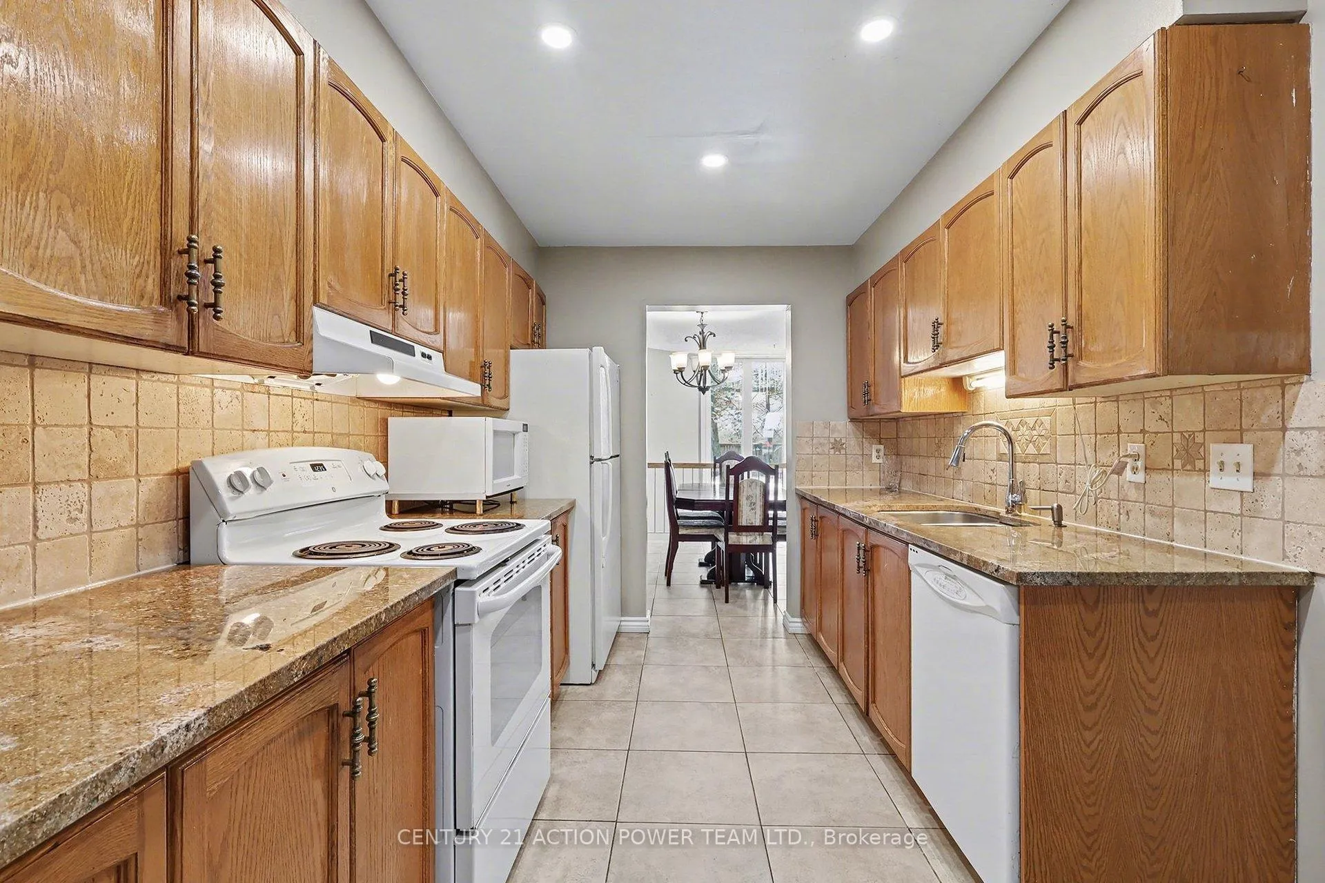 Photo 22 of 82 Burlington Crescent, Ottawa, Hunt Club Park/Greenboro — HOMEH