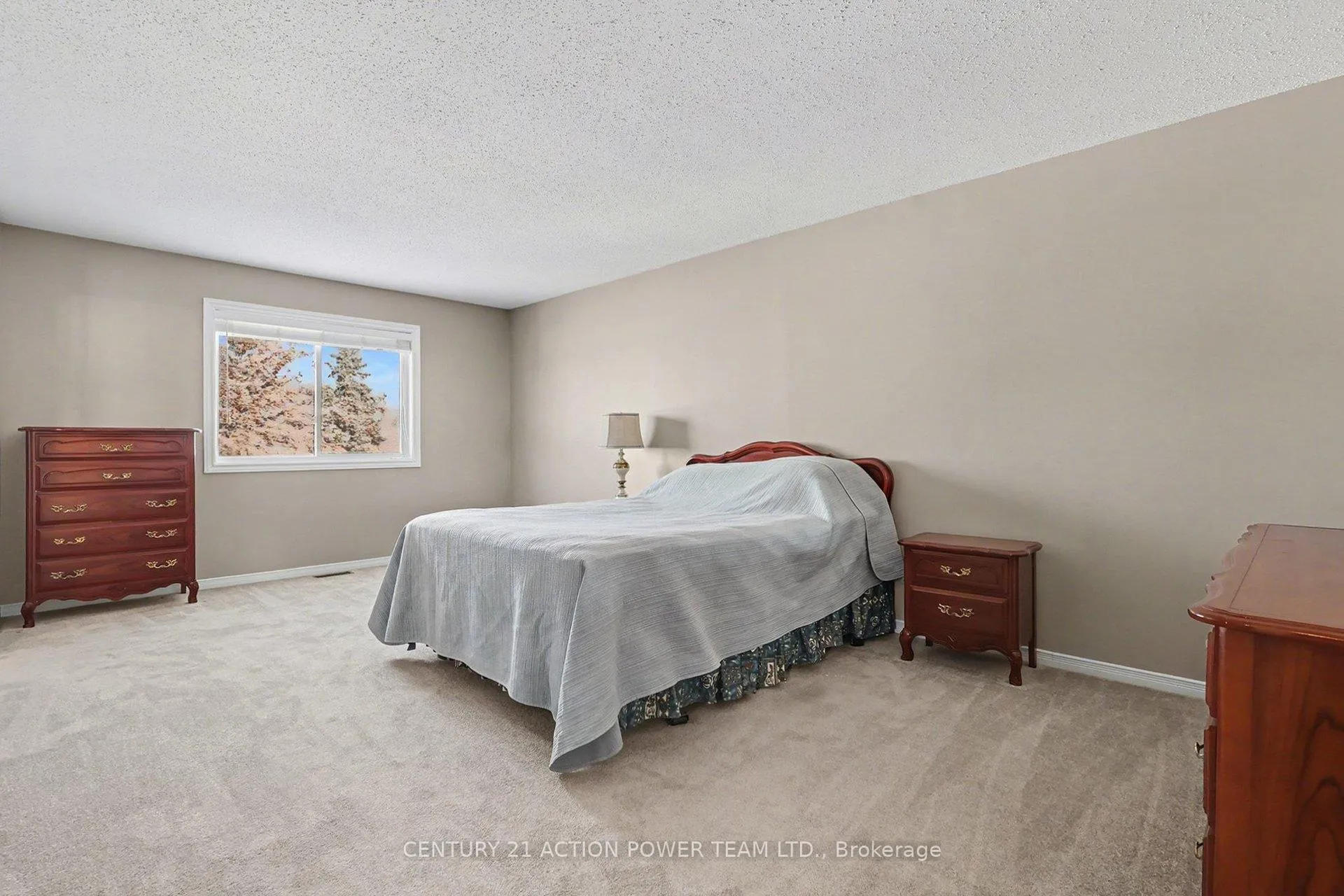 Photo 25 of 82 Burlington Crescent, Ottawa, Hunt Club Park/Greenboro — HOMEH