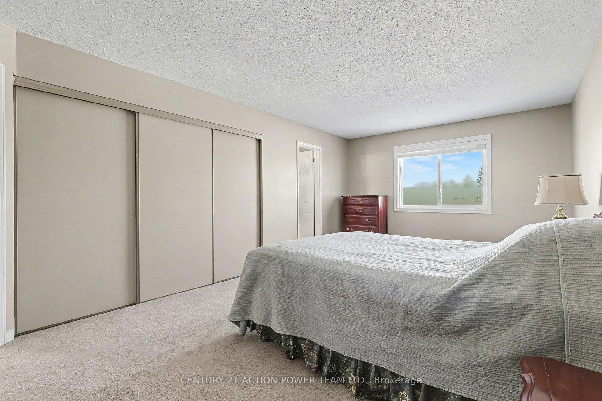 Photo 27 of 82 Burlington Crescent, Ottawa, Hunt Club Park/Greenboro — HOMEH