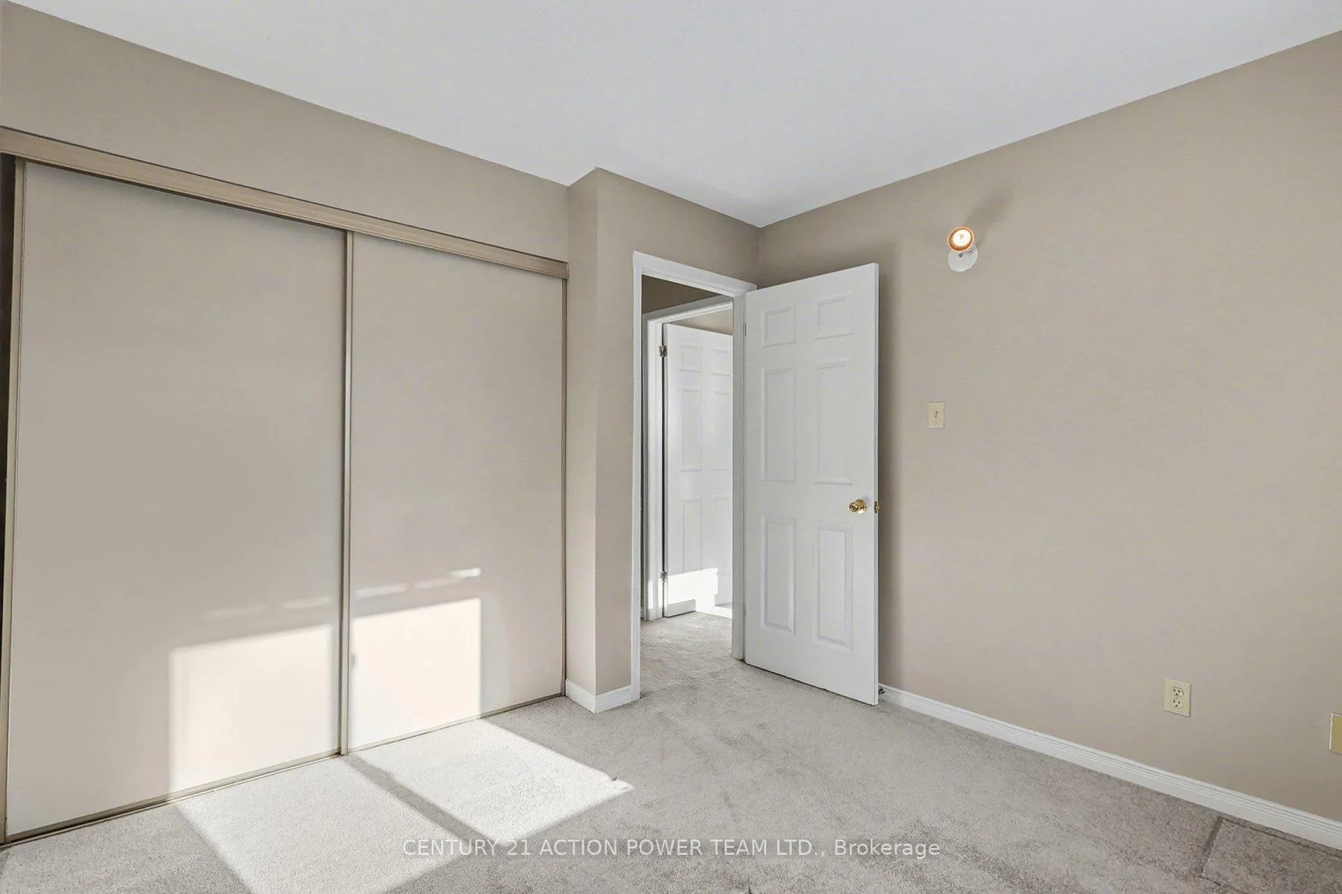 Photo 29 of 82 Burlington Crescent, Ottawa, Hunt Club Park/Greenboro — HOMEH