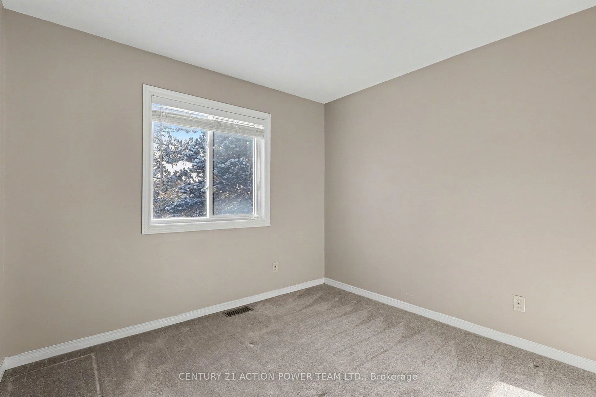 Photo 30 of 82 Burlington Crescent, Ottawa, Hunt Club Park/Greenboro — HOMEH