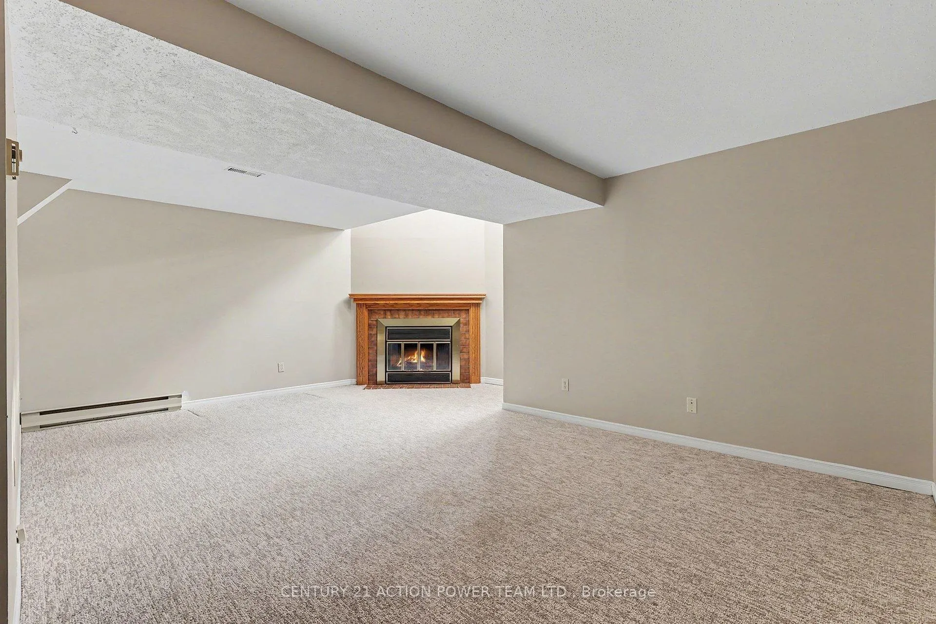 Photo 35 of 82 Burlington Crescent, Ottawa, Hunt Club Park/Greenboro — HOMEH