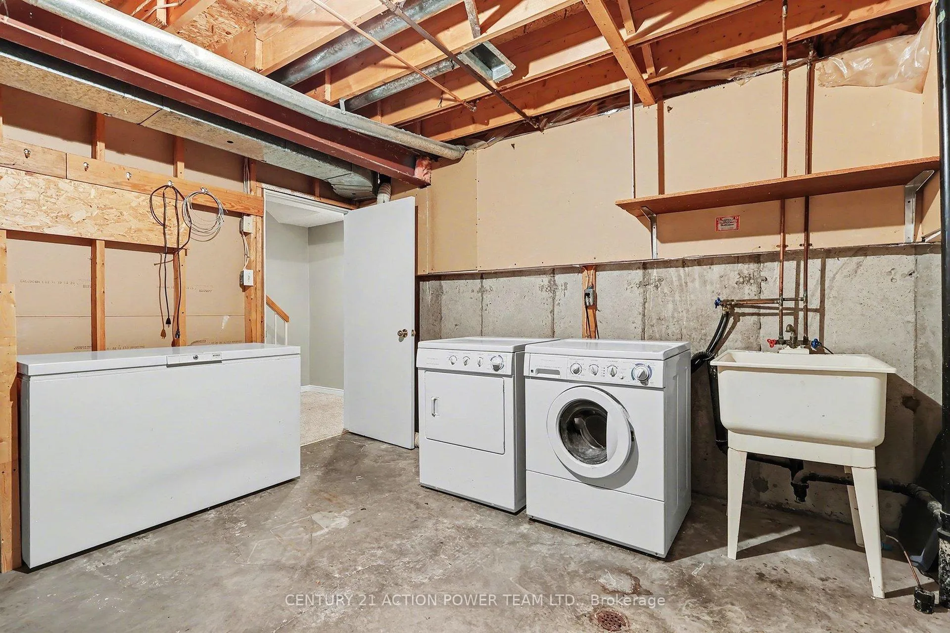 Photo 37 of 82 Burlington Crescent, Ottawa, Hunt Club Park/Greenboro — HOMEH