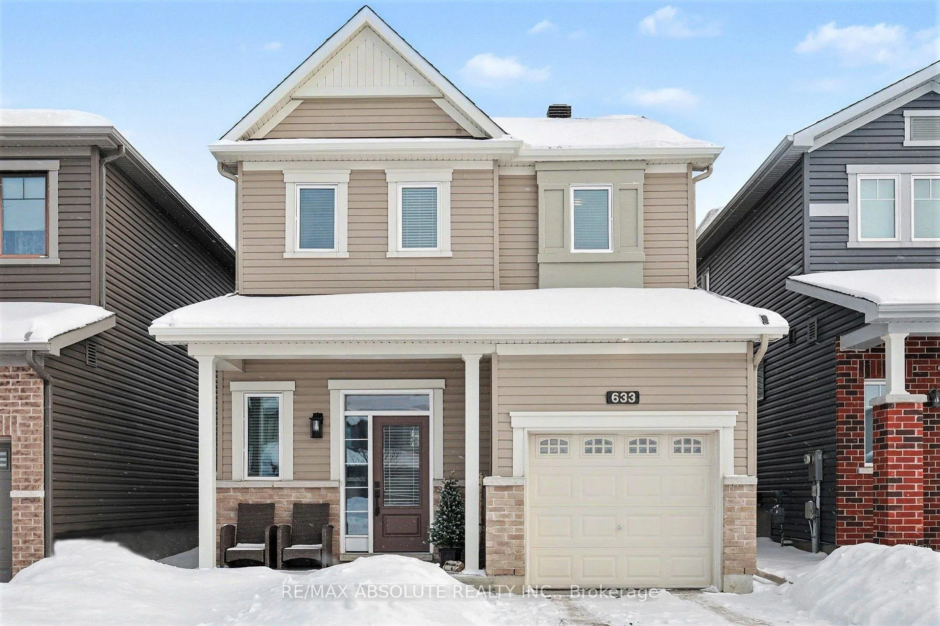 Front of 633 Geranium Walk