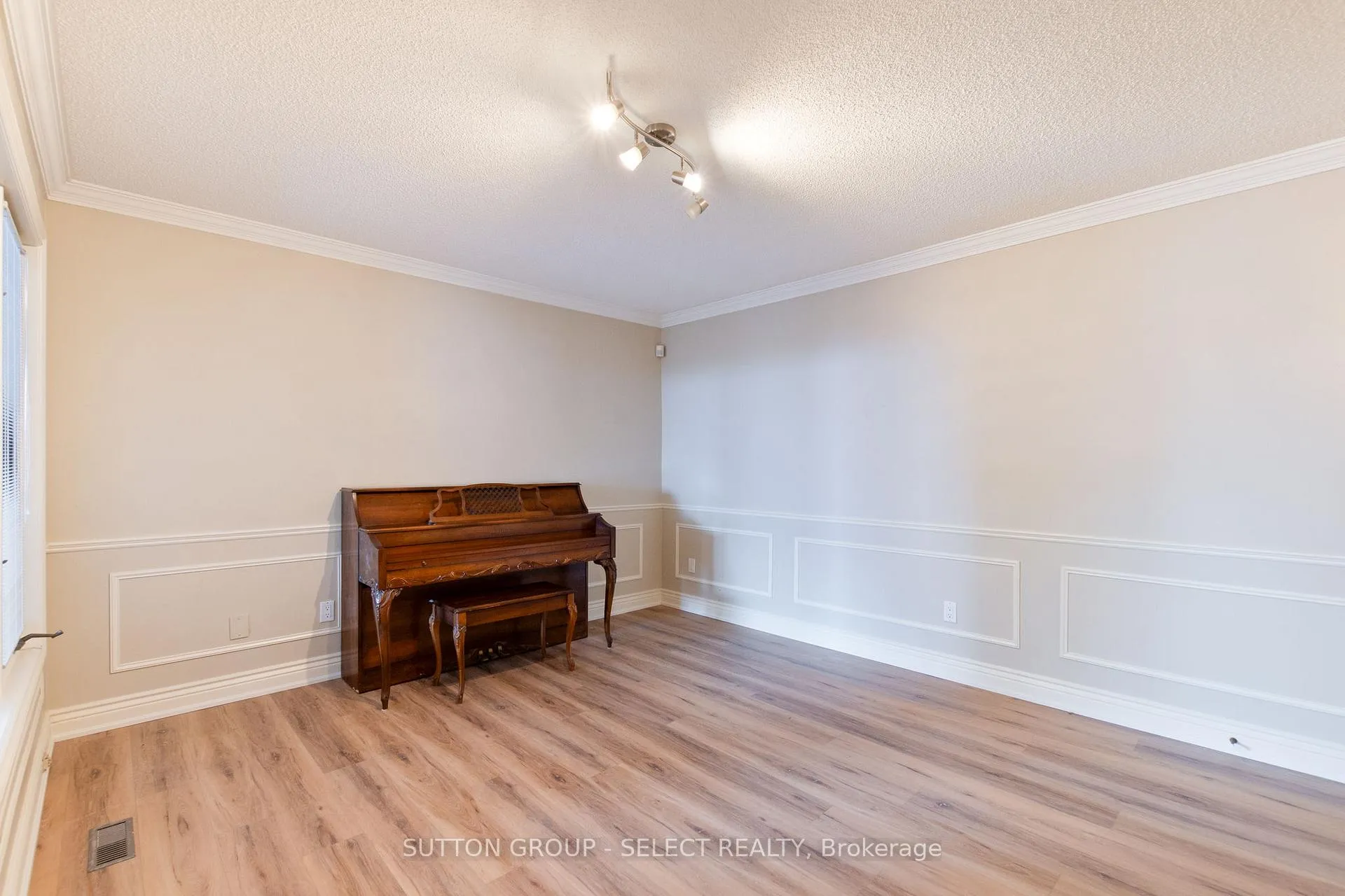Photo 8 of Unit 21, 40 Quinella Drive, London, South C — HOMEH