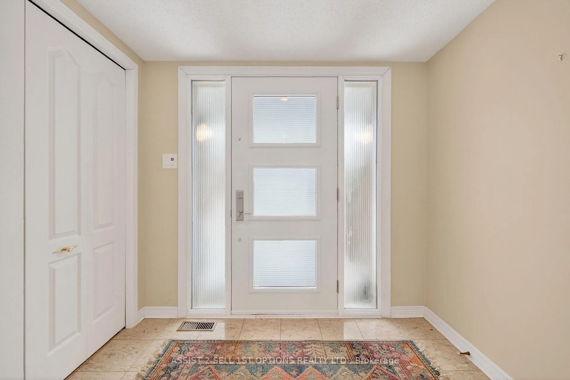 Photo 2 of 1700 Laurelwood Place, Ottawa, Chapel Hill — HOMEH
