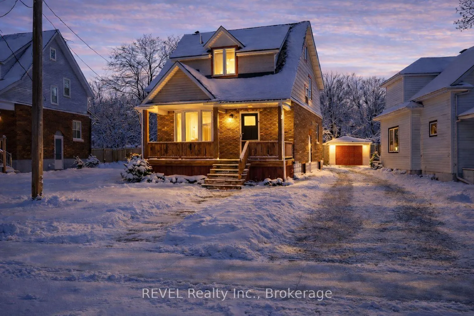 Photo 3 of 4586 Fifth Avenue, Niagara Falls, Cherrywood — HOMEH
