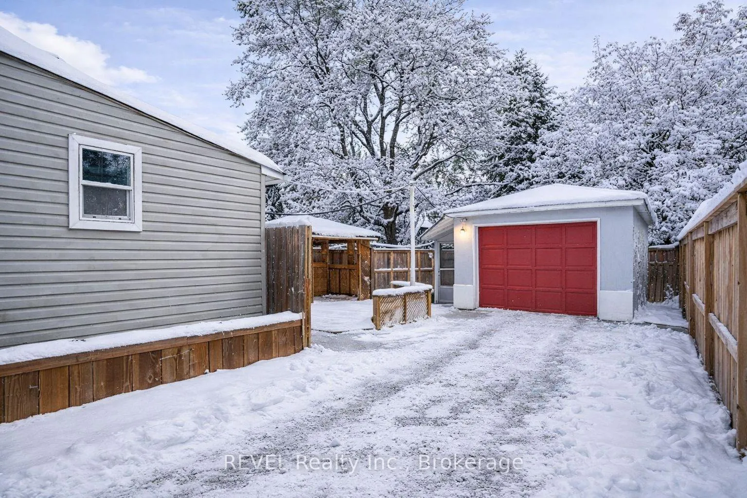 Photo 5 of 4586 Fifth Avenue, Niagara Falls, Cherrywood — HOMEH
