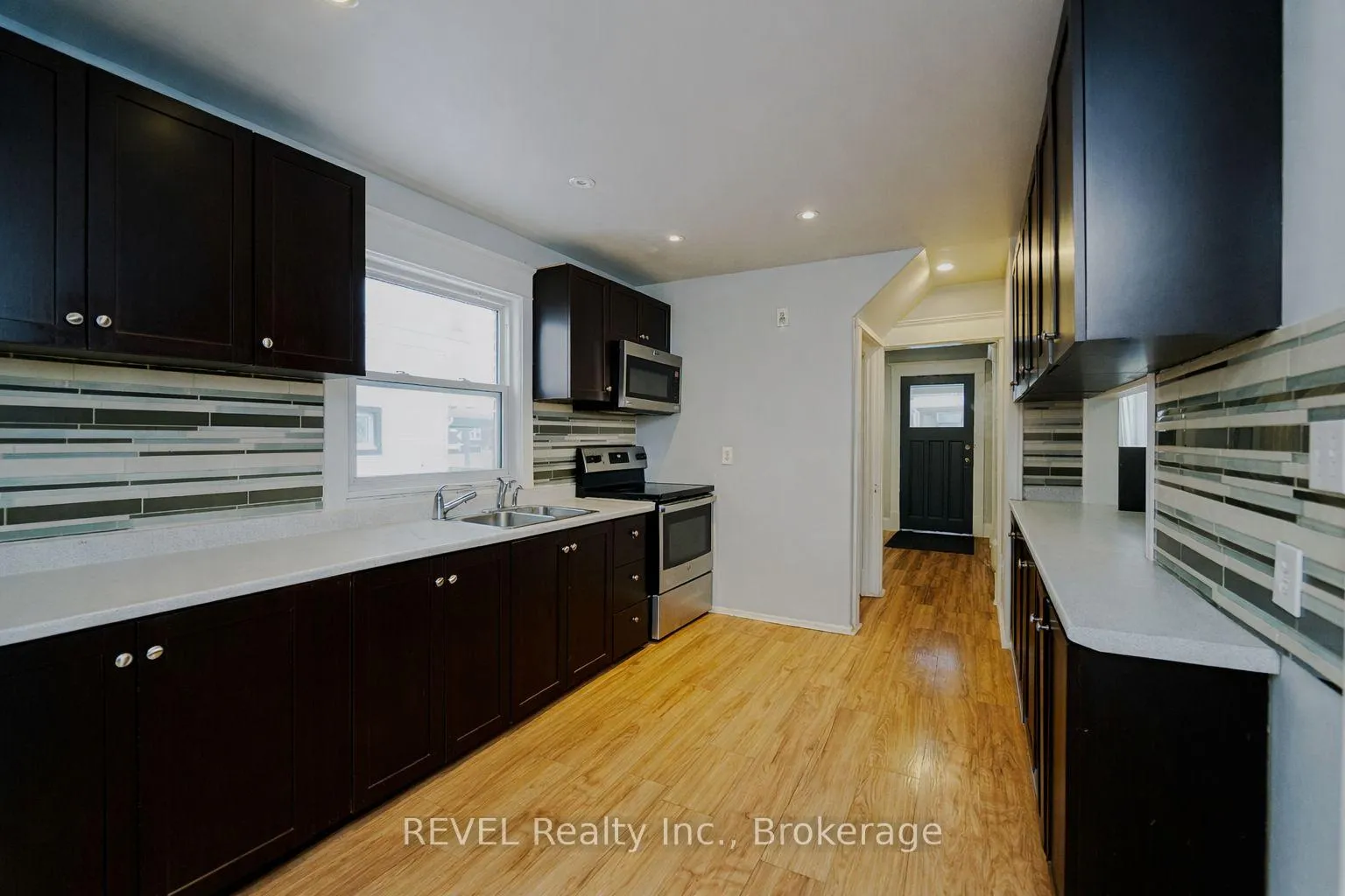 Photo 11 of 4586 Fifth Avenue, Niagara Falls, Cherrywood — HOMEH