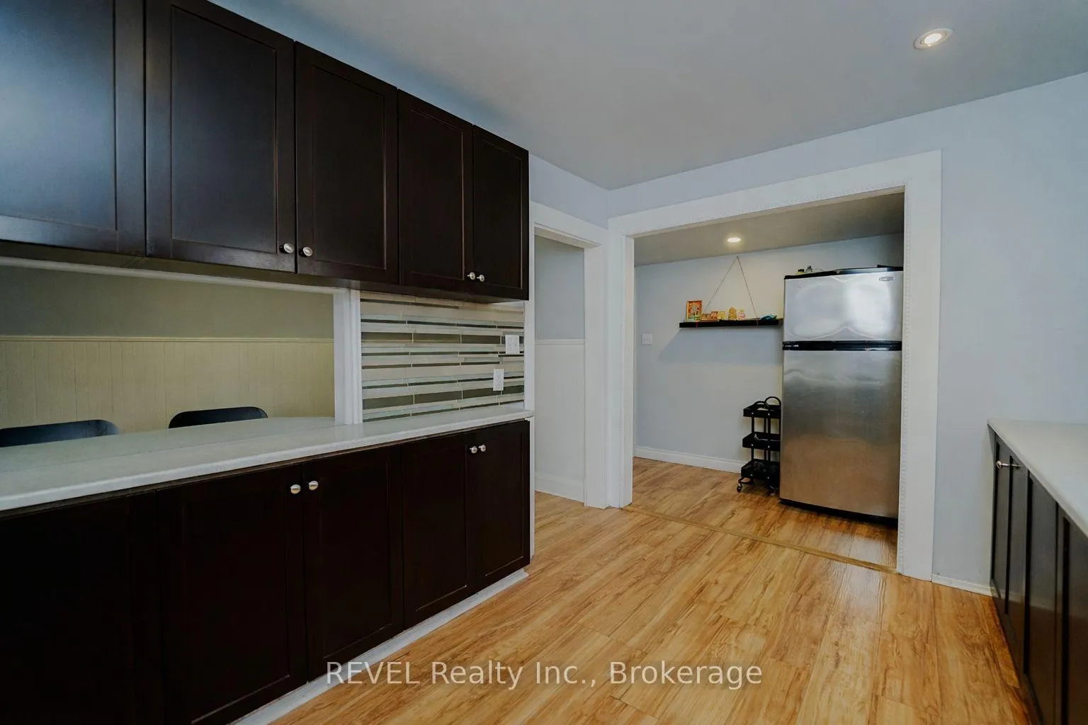 Photo 12 of 4586 Fifth Avenue, Niagara Falls, Cherrywood — HOMEH
