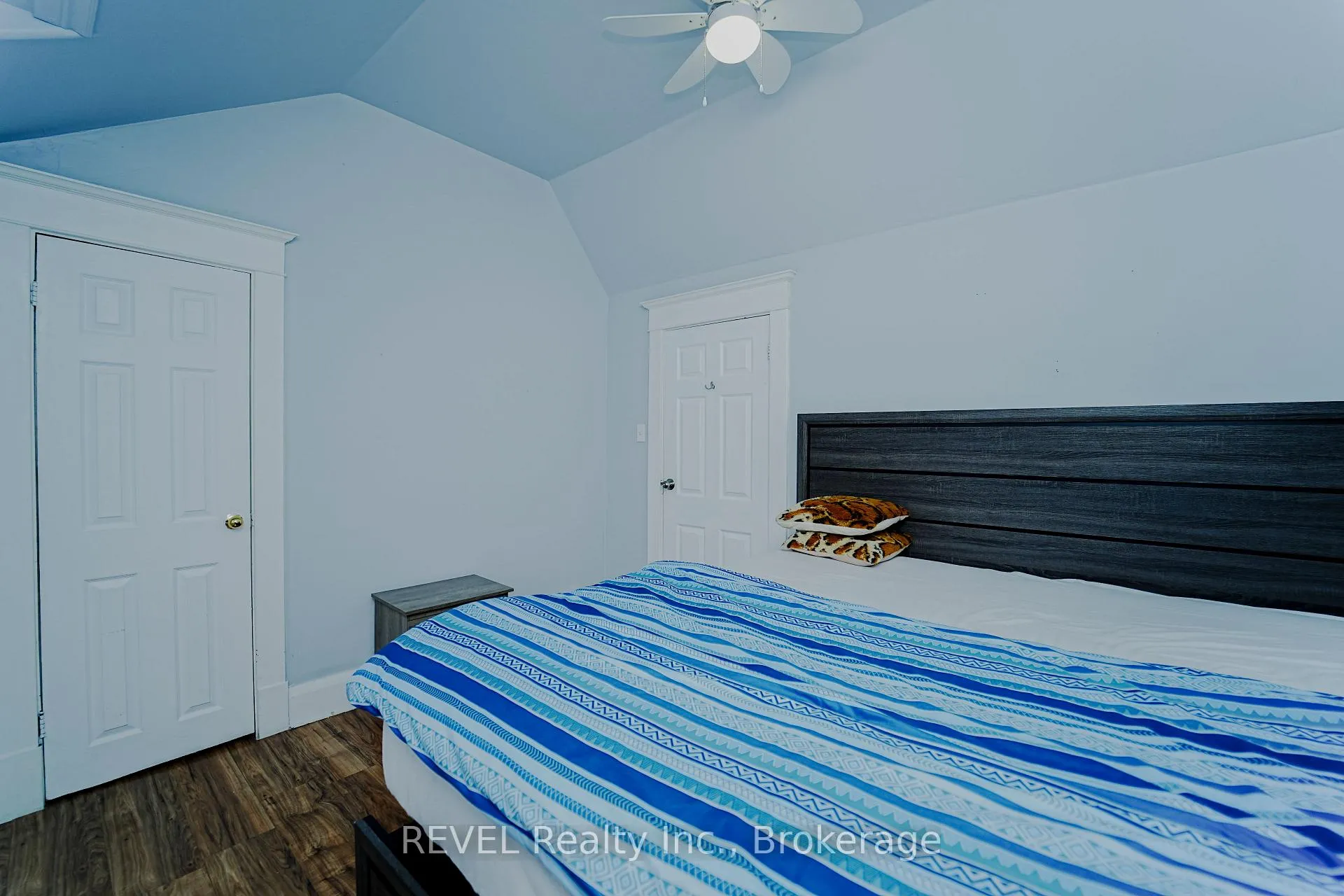 Photo 14 of 4586 Fifth Avenue, Niagara Falls, Cherrywood — HOMEH