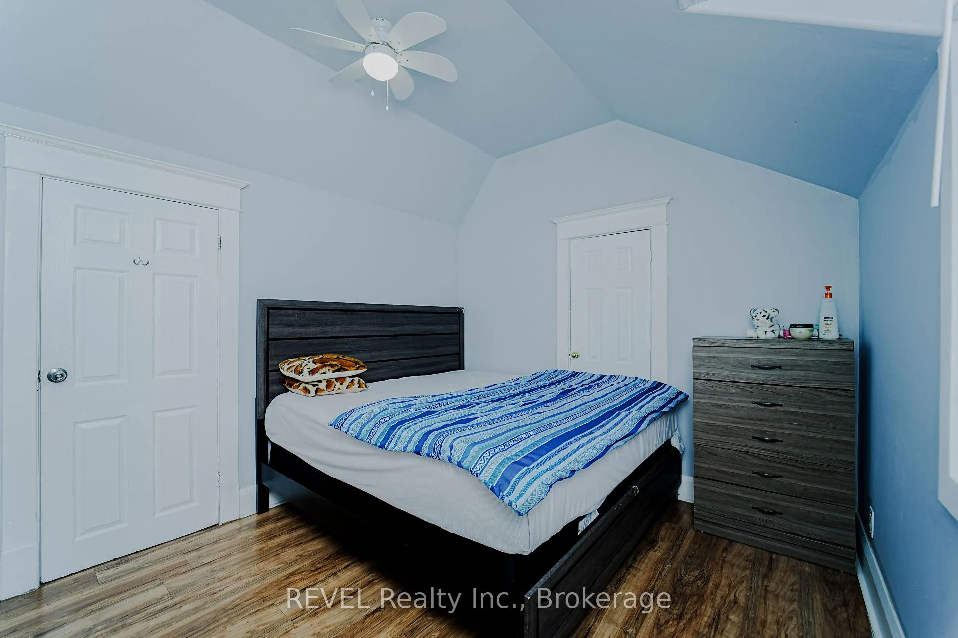 Photo 15 of 4586 Fifth Avenue, Niagara Falls, Cherrywood — HOMEH