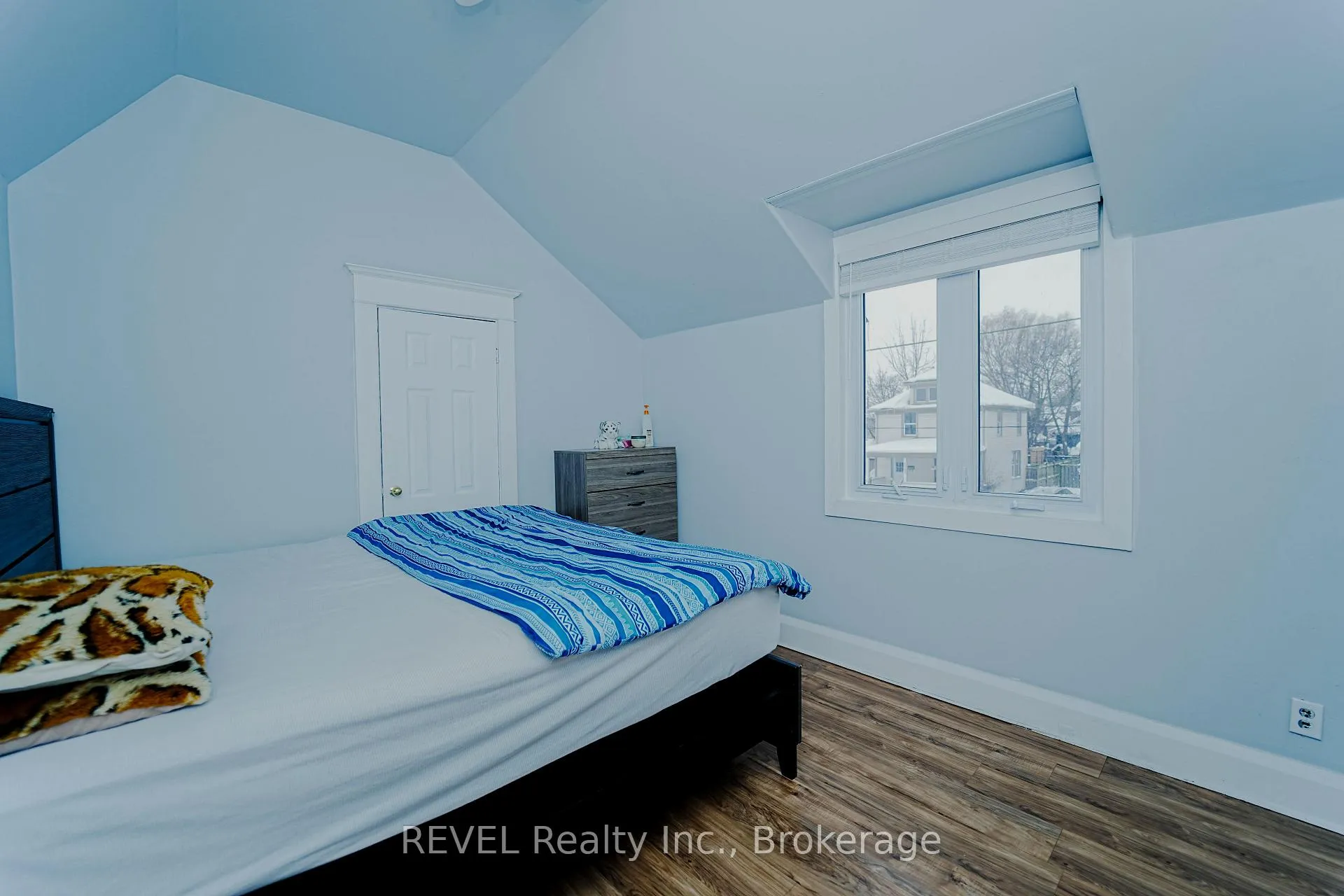 Photo 16 of 4586 Fifth Avenue, Niagara Falls, Cherrywood — HOMEH