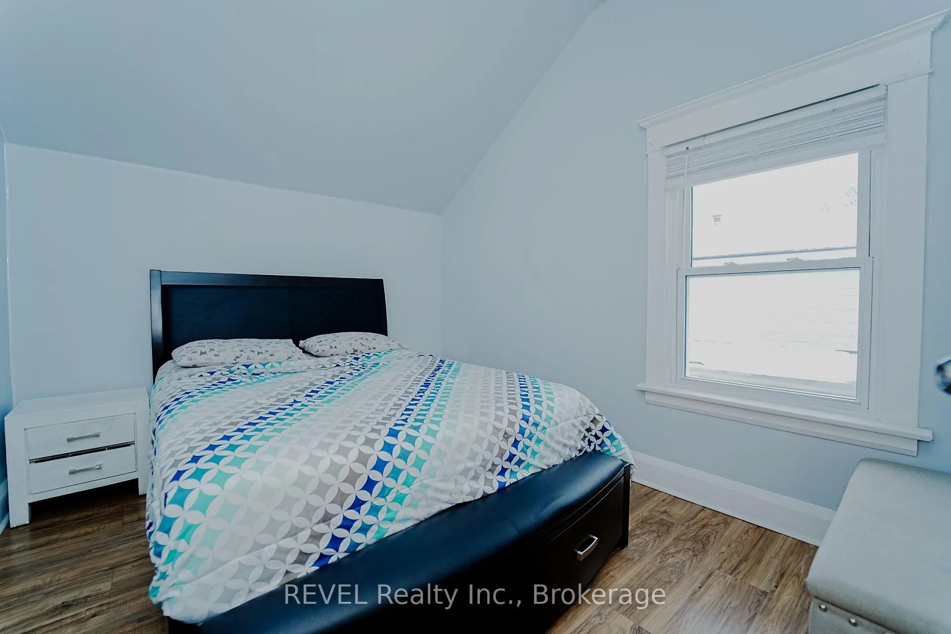 Photo 17 of 4586 Fifth Avenue, Niagara Falls, Cherrywood — HOMEH