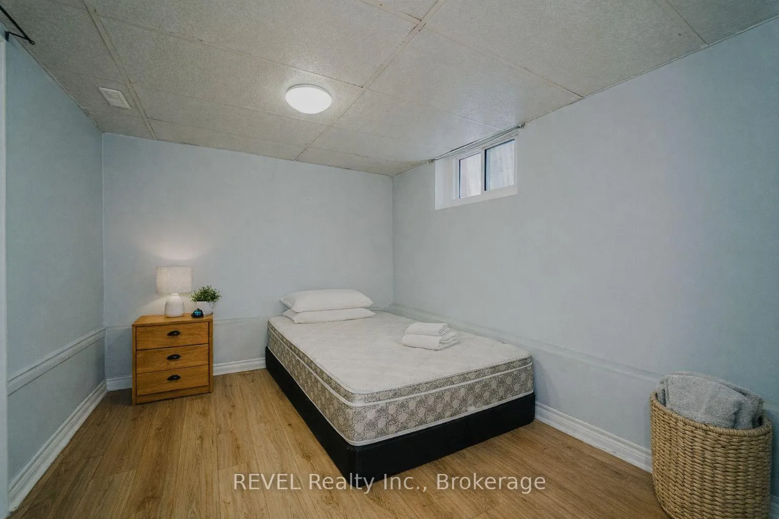 Photo 28 of 4586 Fifth Avenue, Niagara Falls, Cherrywood — HOMEH