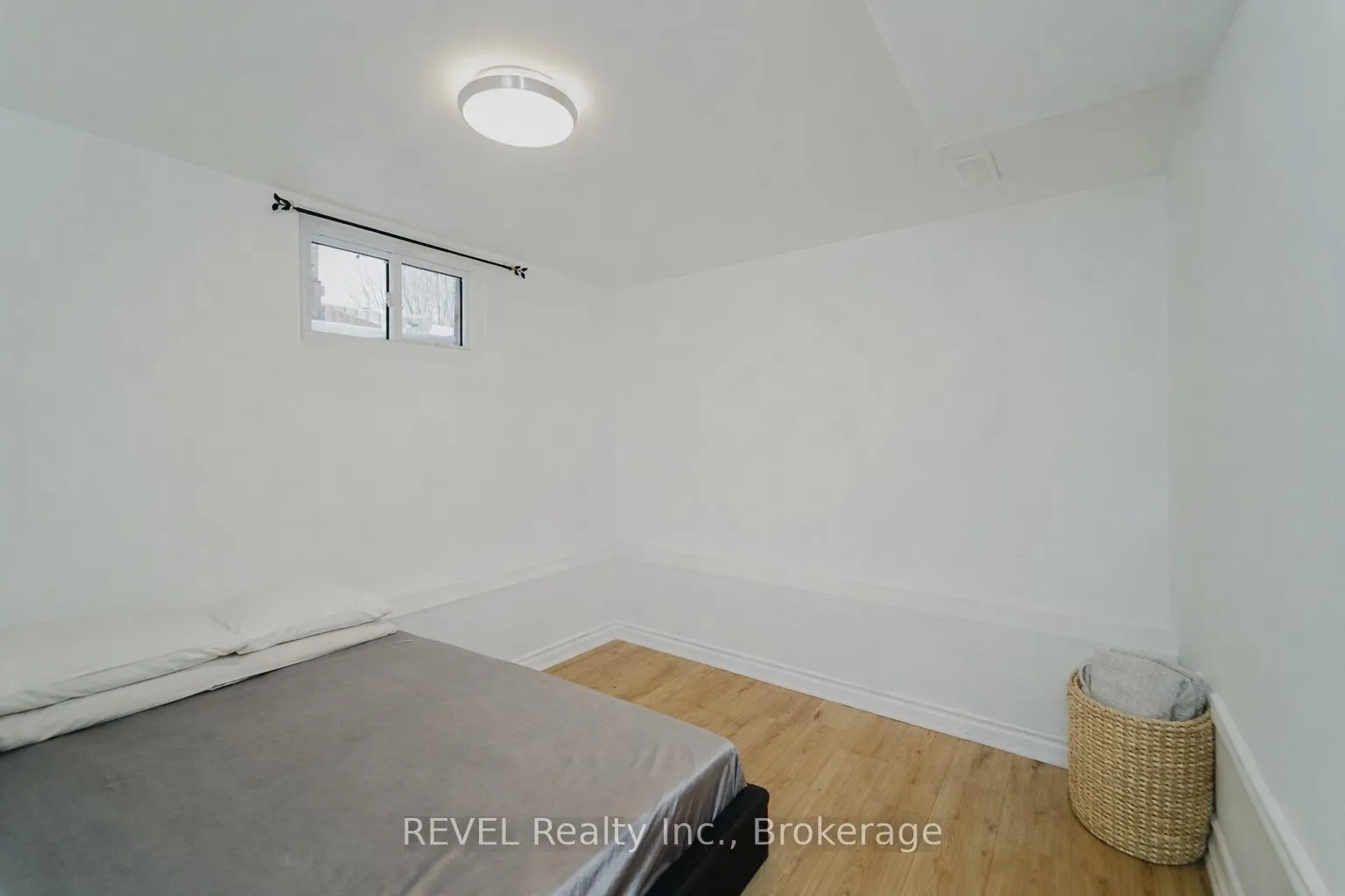 Photo 29 of 4586 Fifth Avenue, Niagara Falls, Cherrywood — HOMEH
