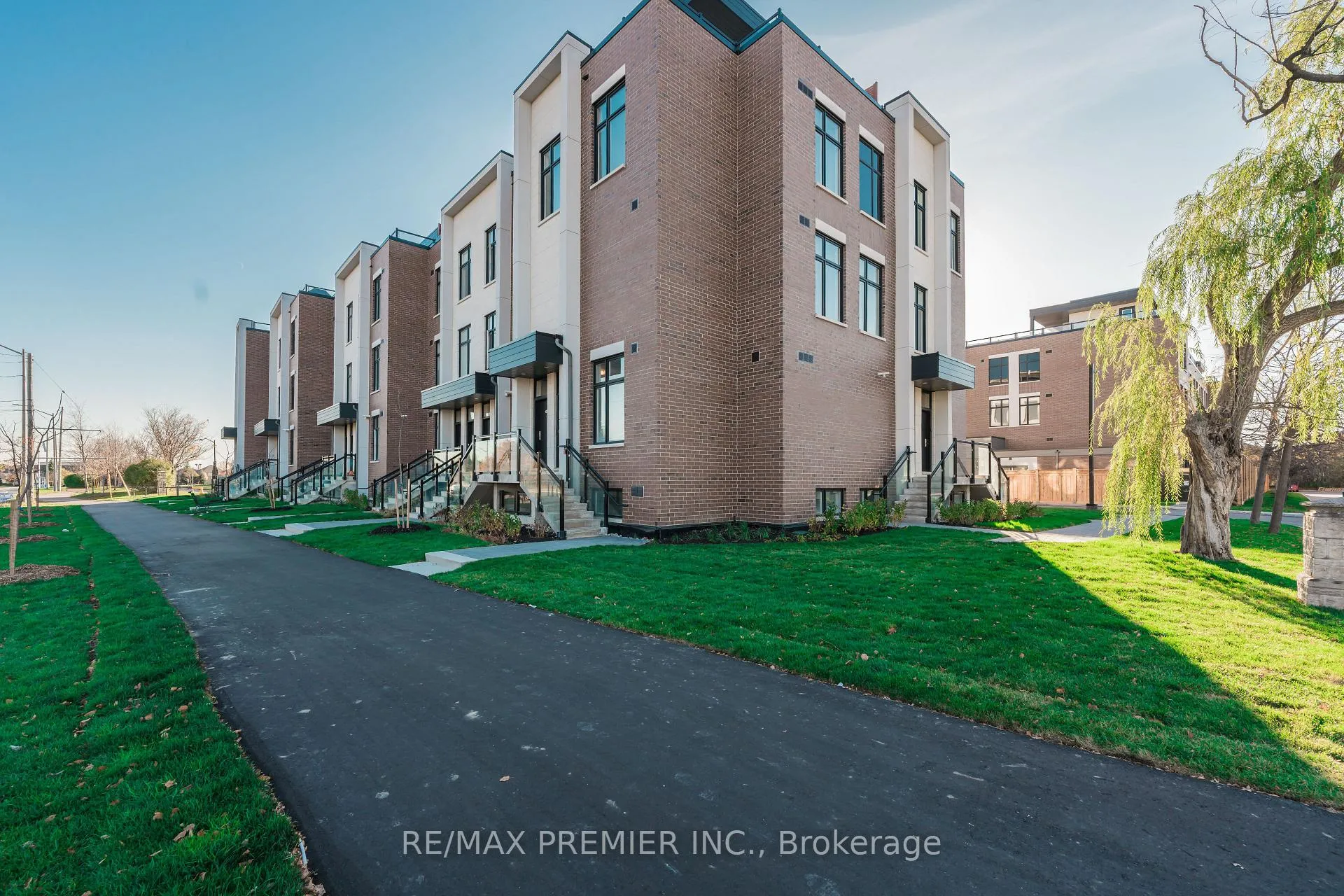 Photo 3 of Unit 116, 9560 Islington Avenue, Vaughan, Sonoma Heights — HOMEH
