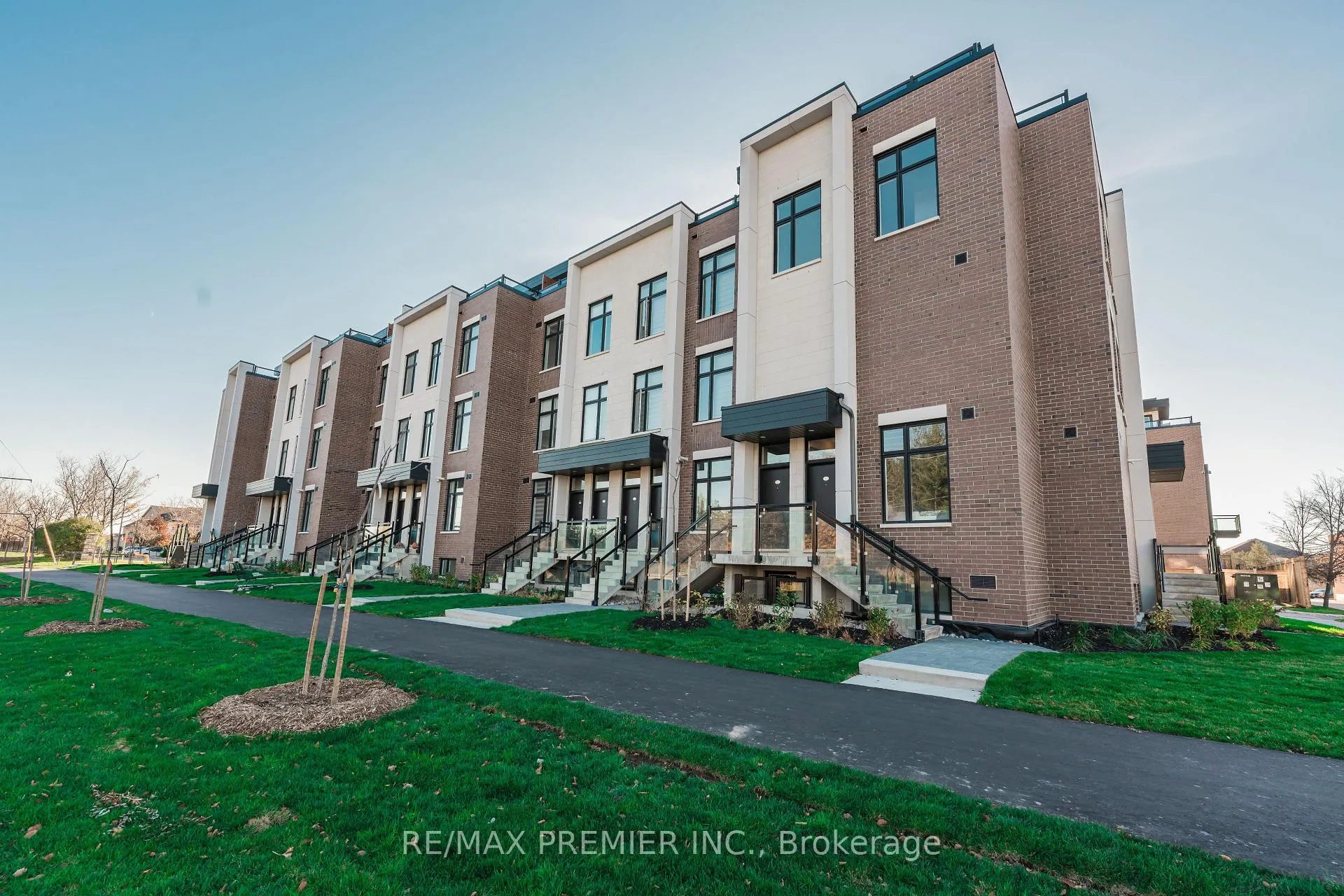 Photo 4 of Unit 116, 9560 Islington Avenue, Vaughan, Sonoma Heights — HOMEH
