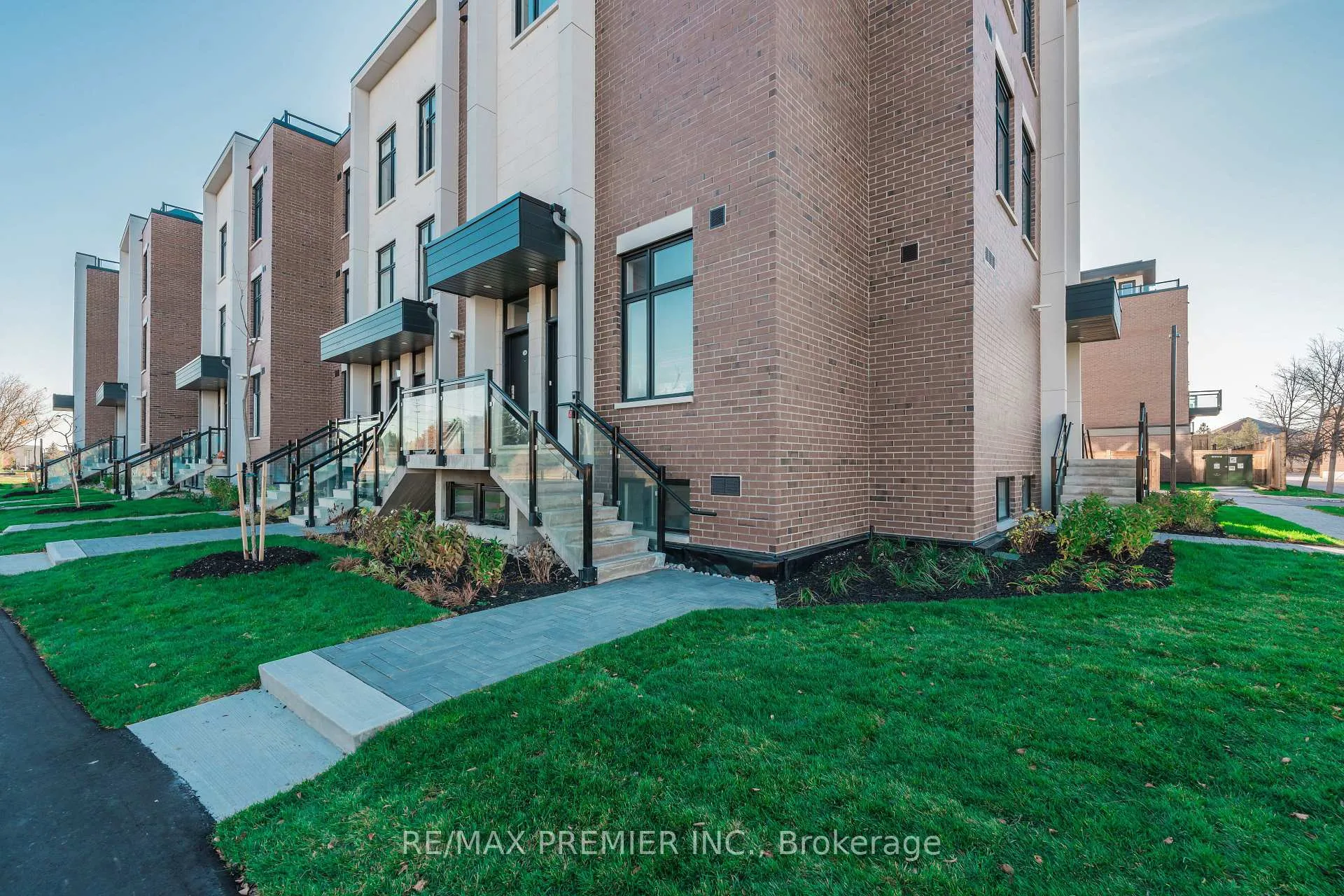 Photo 5 of Unit 116, 9560 Islington Avenue, Vaughan, Sonoma Heights — HOMEH
