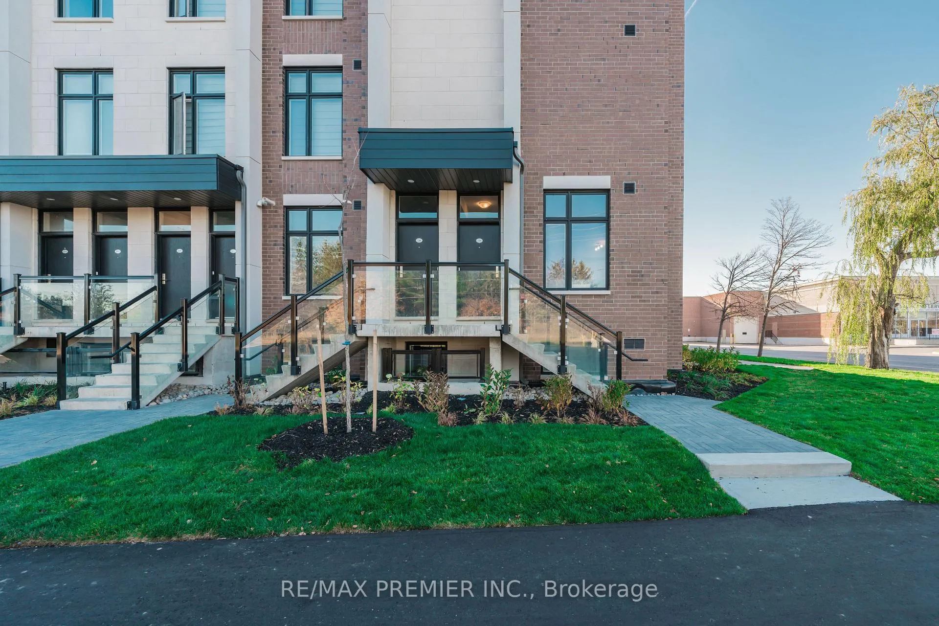 Photo 6 of Unit 116, 9560 Islington Avenue, Vaughan, Sonoma Heights — HOMEH