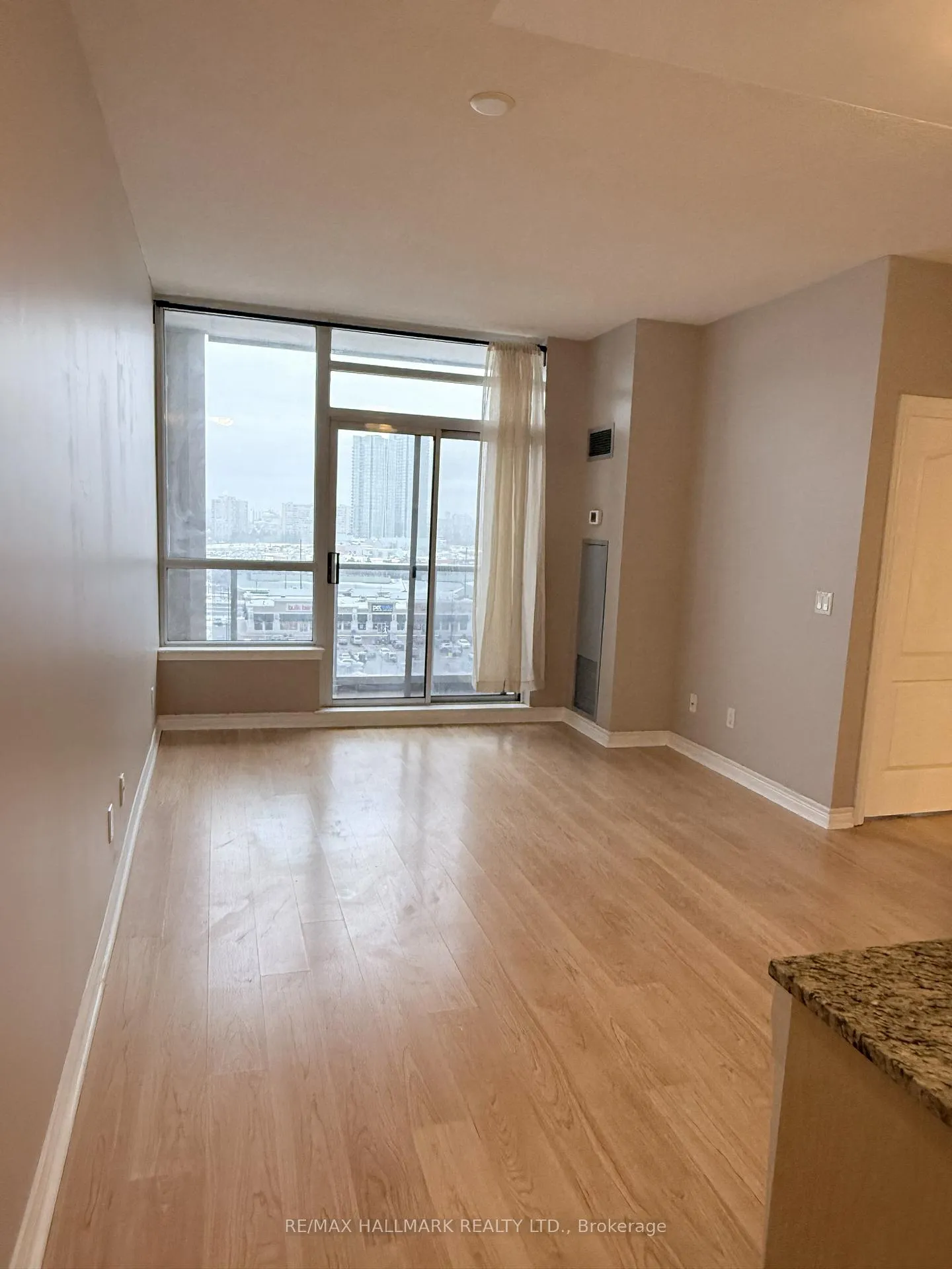 Photo 4 of Unit 1001, 15 North Park Road, Vaughan, Beverley Glen — HOMEH