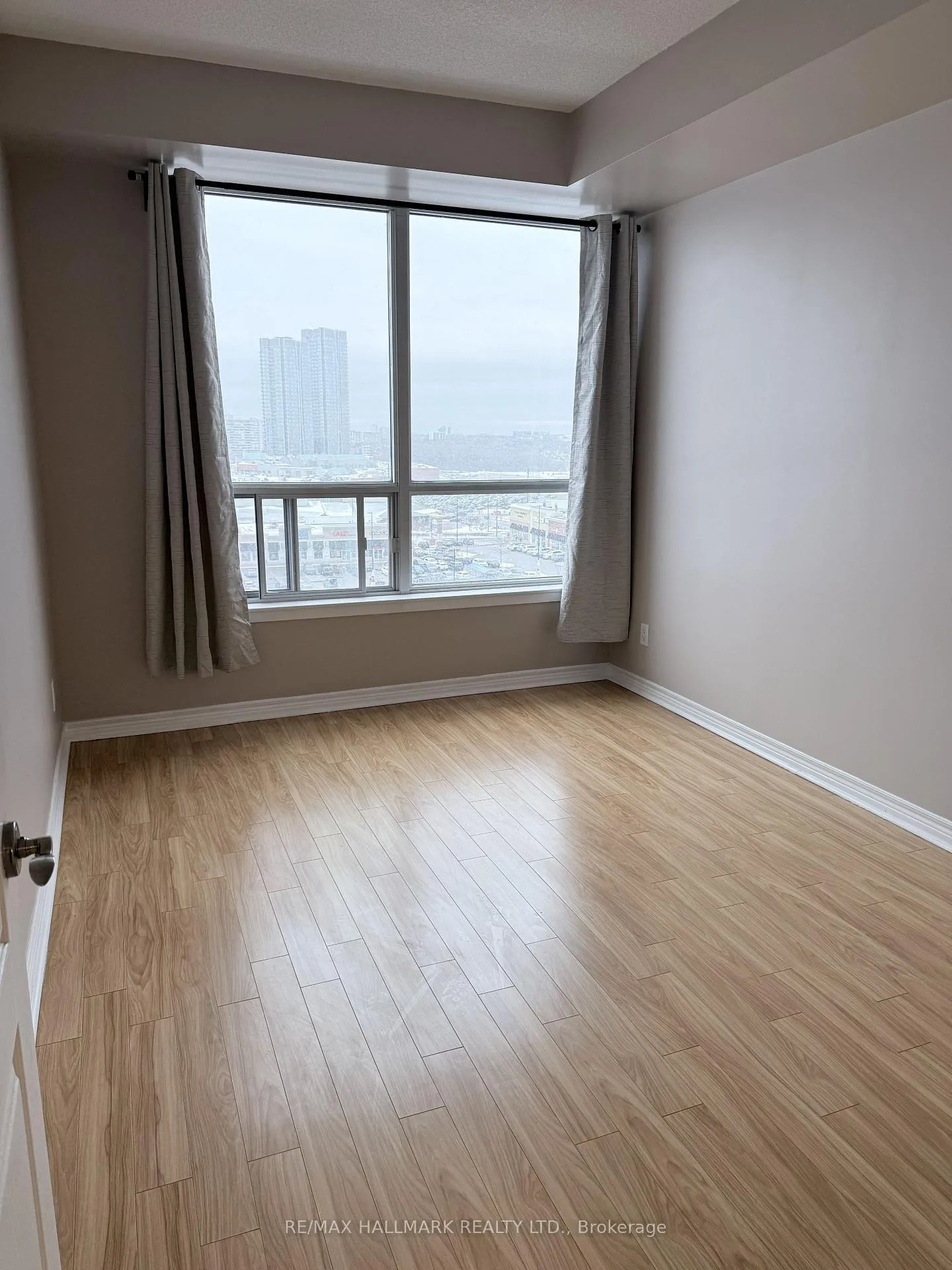 Photo 7 of Unit 1001, 15 North Park Road, Vaughan, Beverley Glen — HOMEH