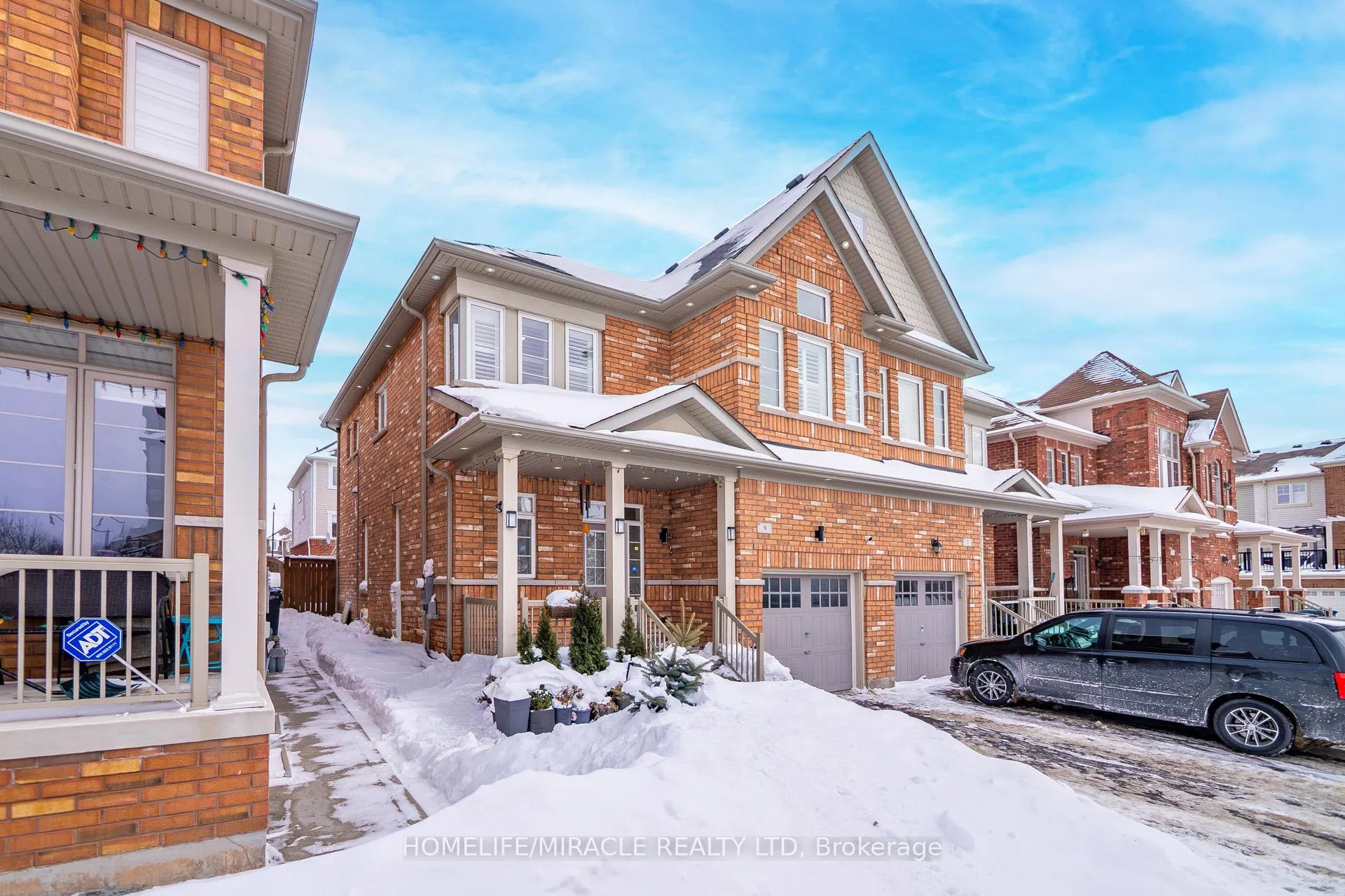 Photo 2 of 9 Baby Pointe Trail, Brampton, Northwest Brampton — HOMEH