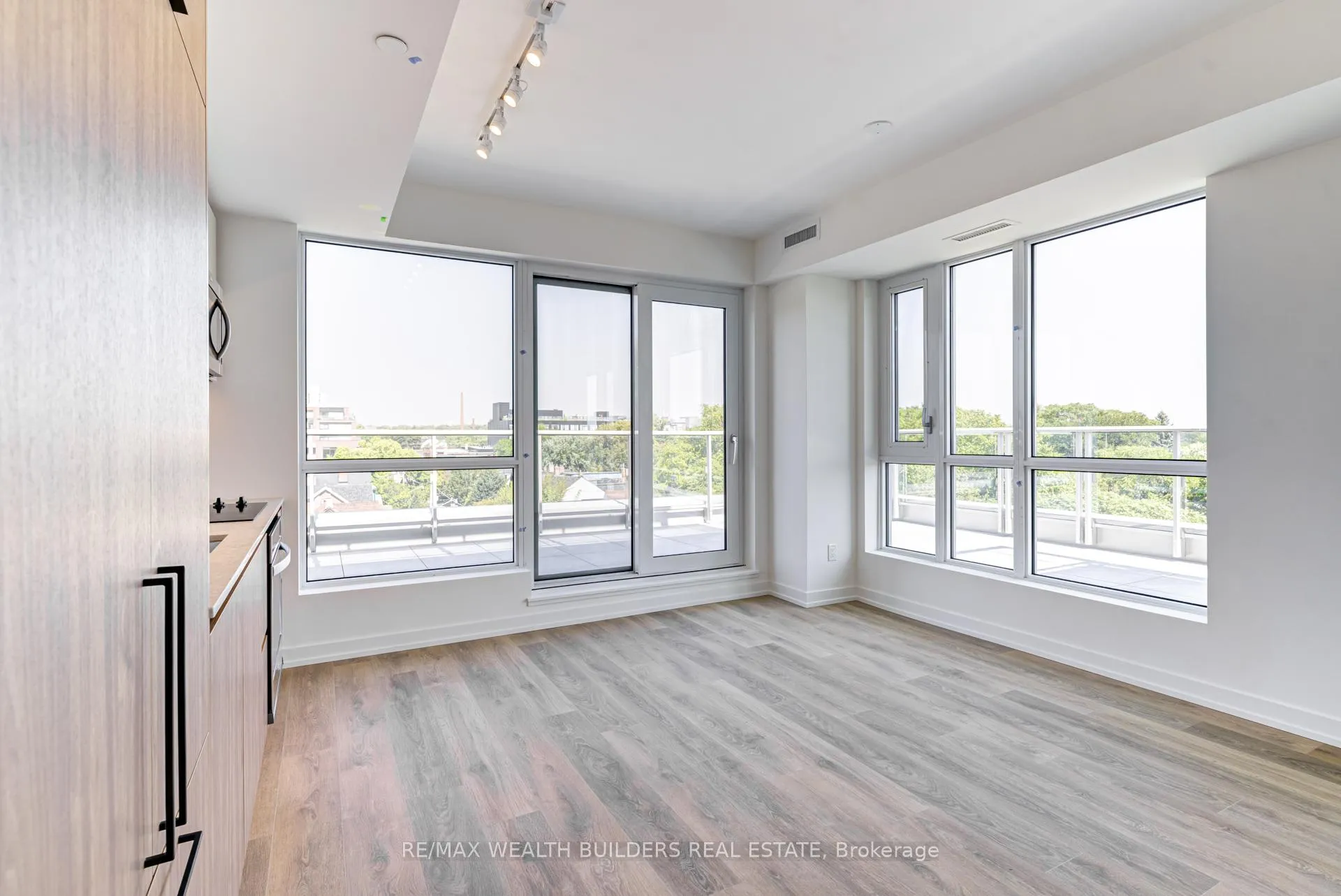 Photo 6 of Unit 627, 150 Logan Avenue, Toronto, South Riverdale — HOMEH