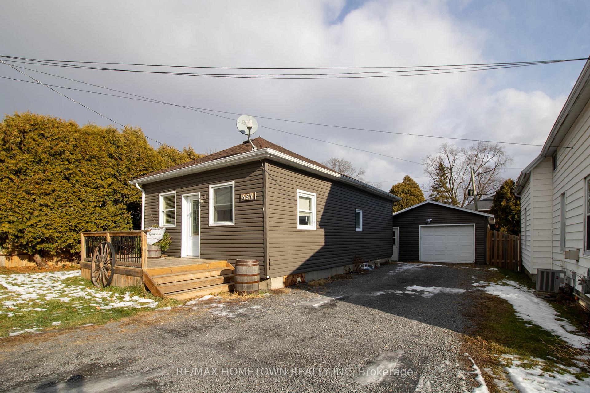 Photo 2 of 657 East Street, Edwardsburgh/Cardinal, Town of Cardinal — HOMEH