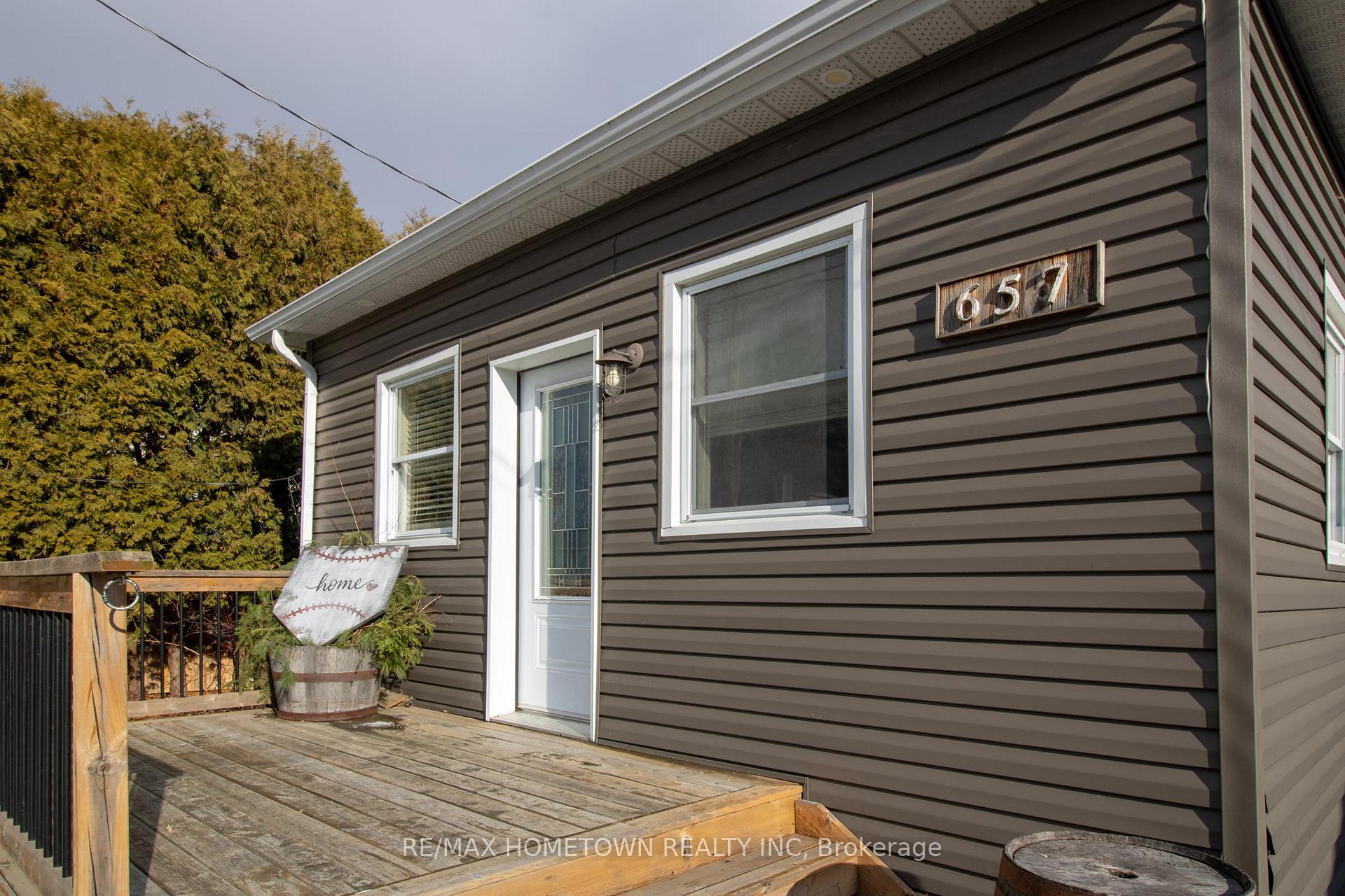 Photo 3 of 657 East Street, Edwardsburgh/Cardinal, Town of Cardinal — HOMEH