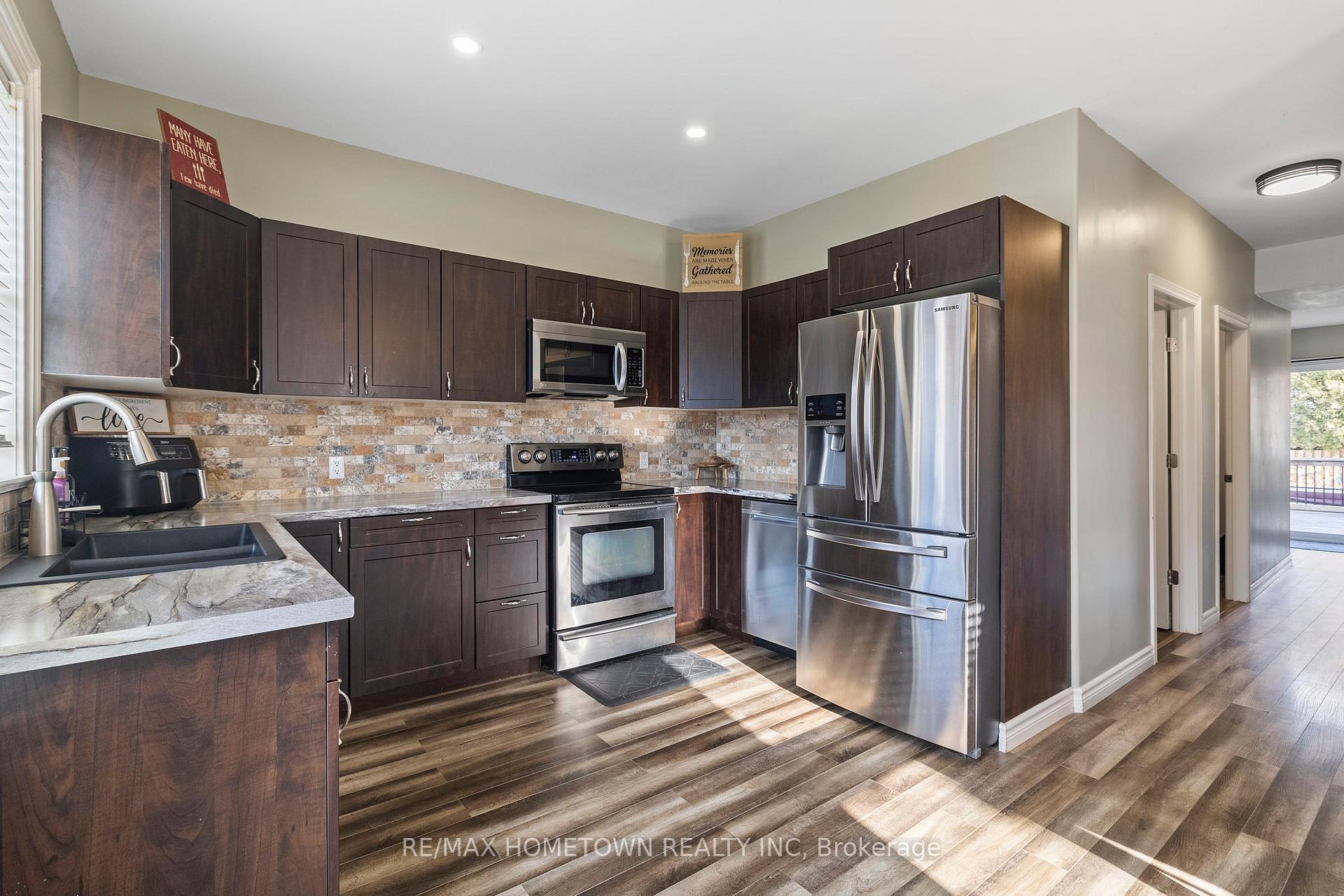 Photo 4 of 657 East Street, Edwardsburgh/Cardinal, Town of Cardinal — HOMEH